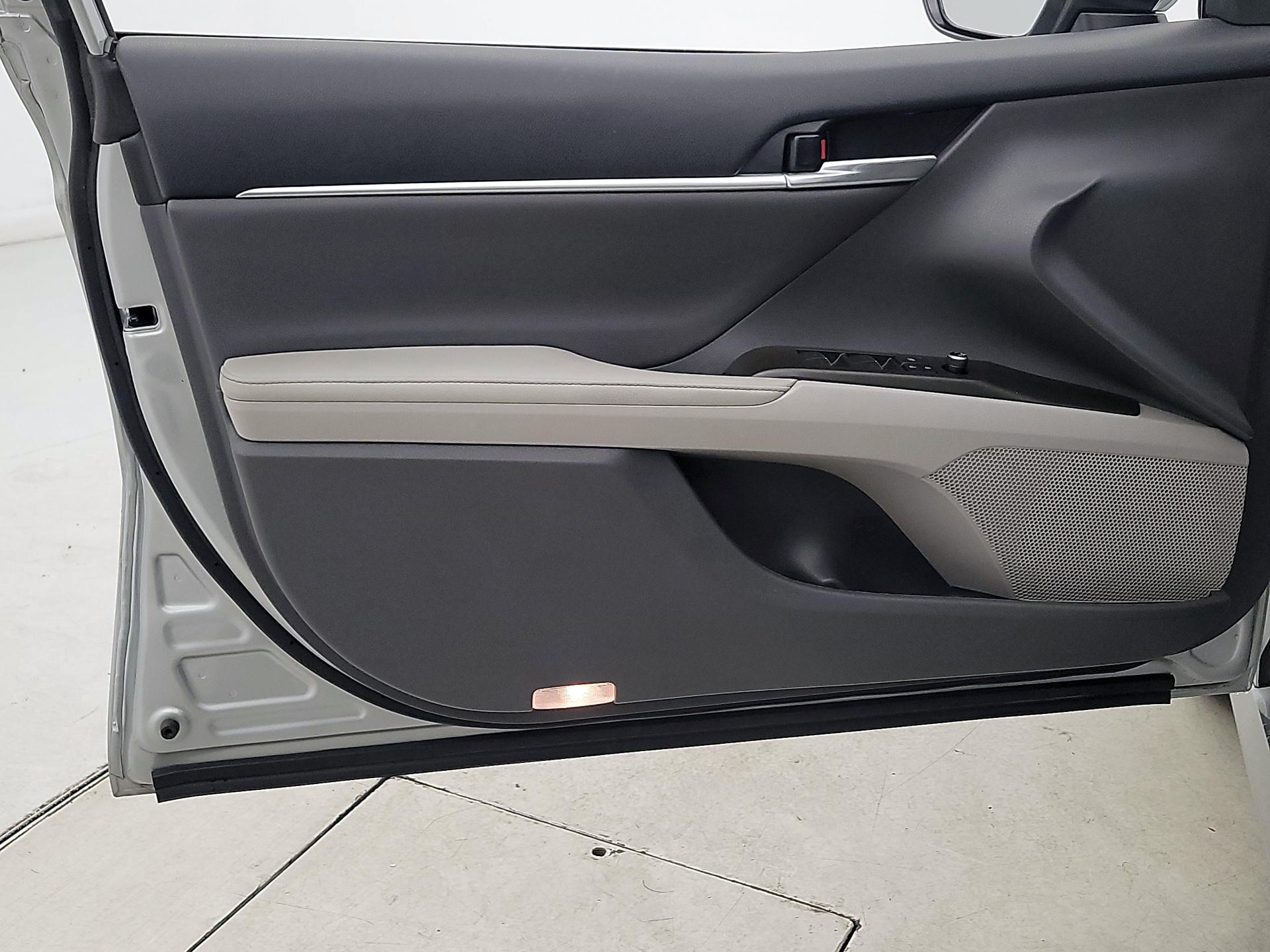 Thumbnail: 2022 Toyota Camry - 12