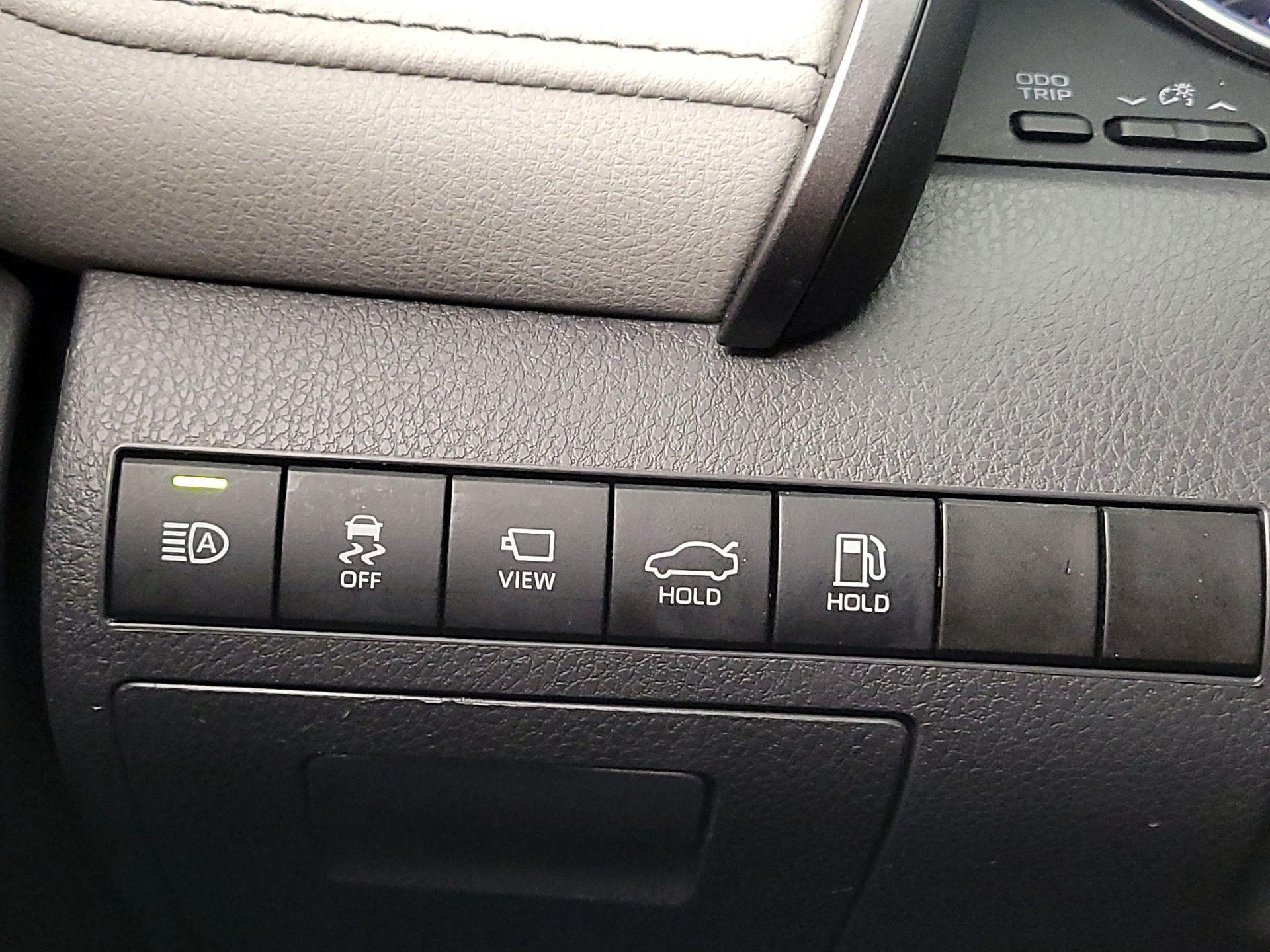 Thumbnail: 2022 Toyota Camry - 13