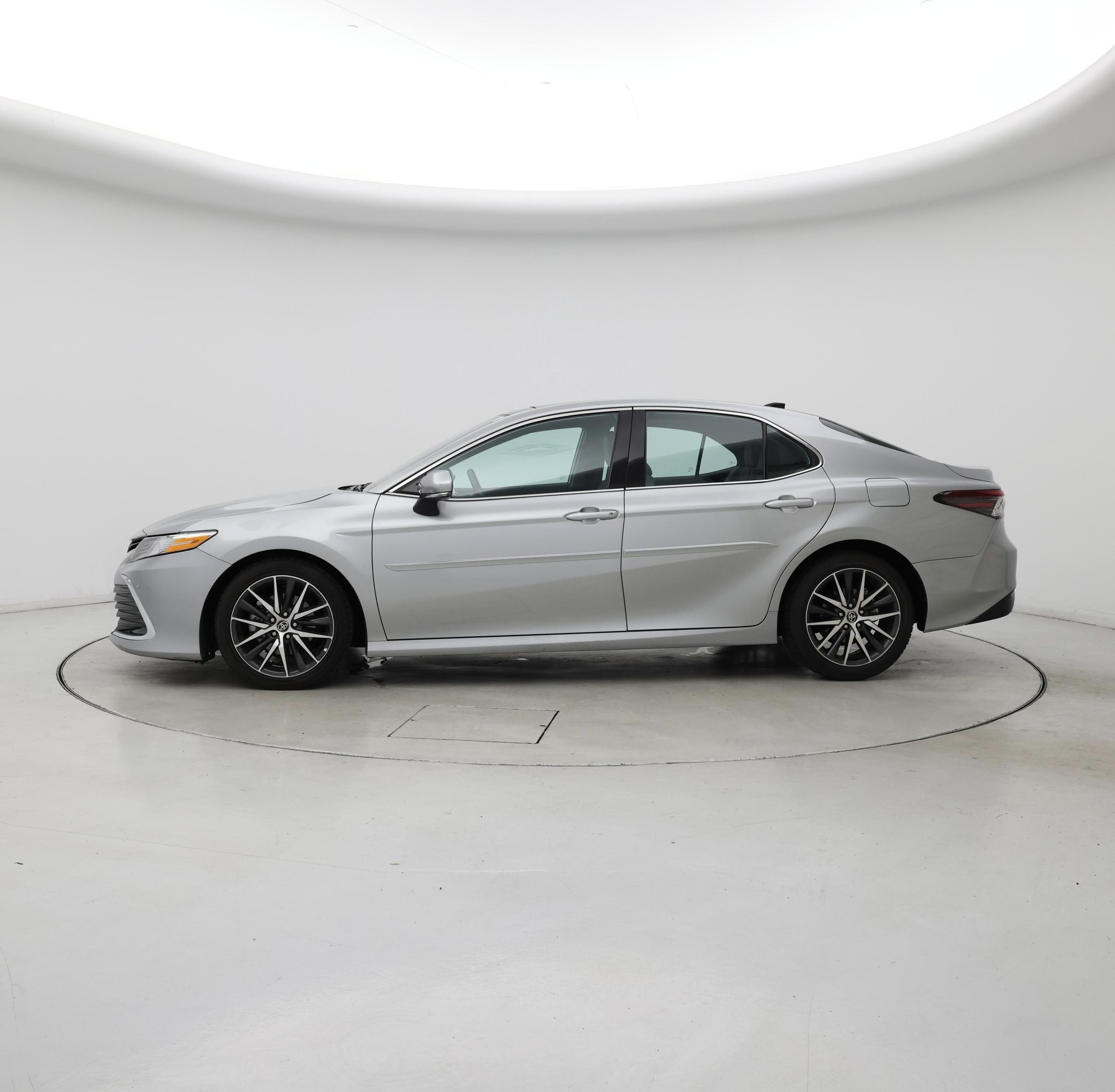 Thumbnail: 2022 Toyota Camry - 3