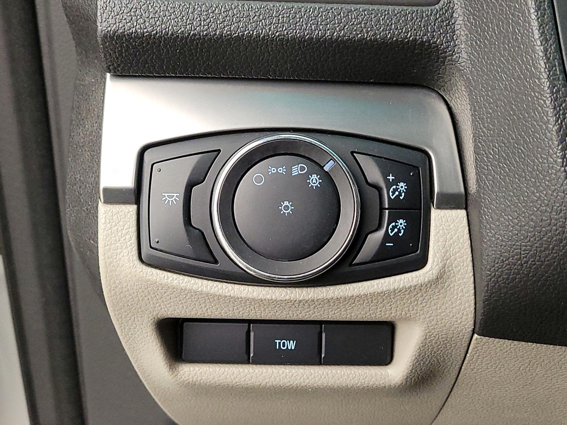 Thumbnail: 2014 Ford Explorer - 13