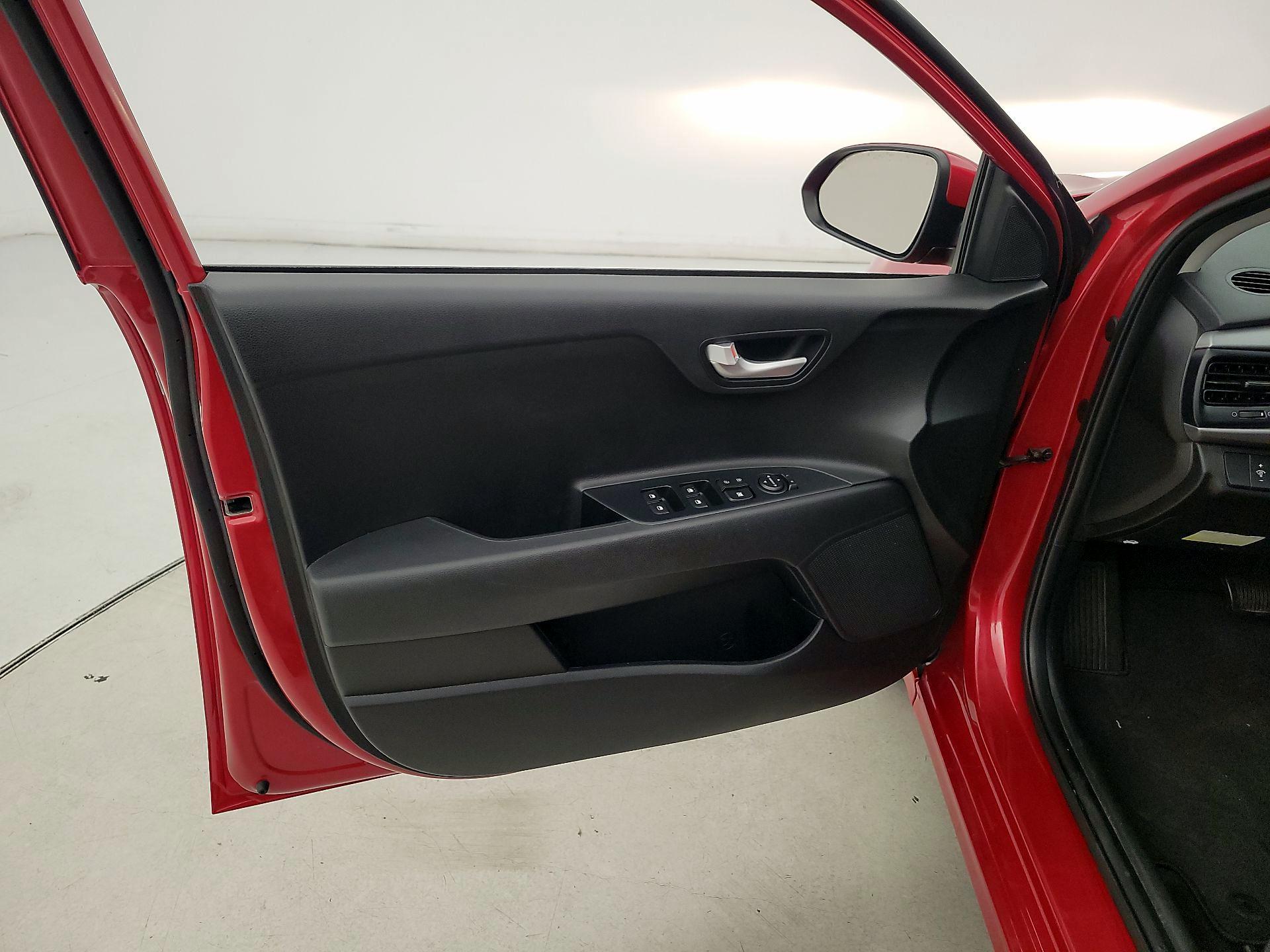 Thumbnail: 2021 Kia Rio - 12