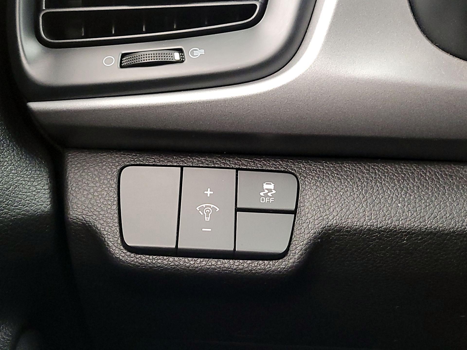 Thumbnail: 2021 Kia Rio - 13