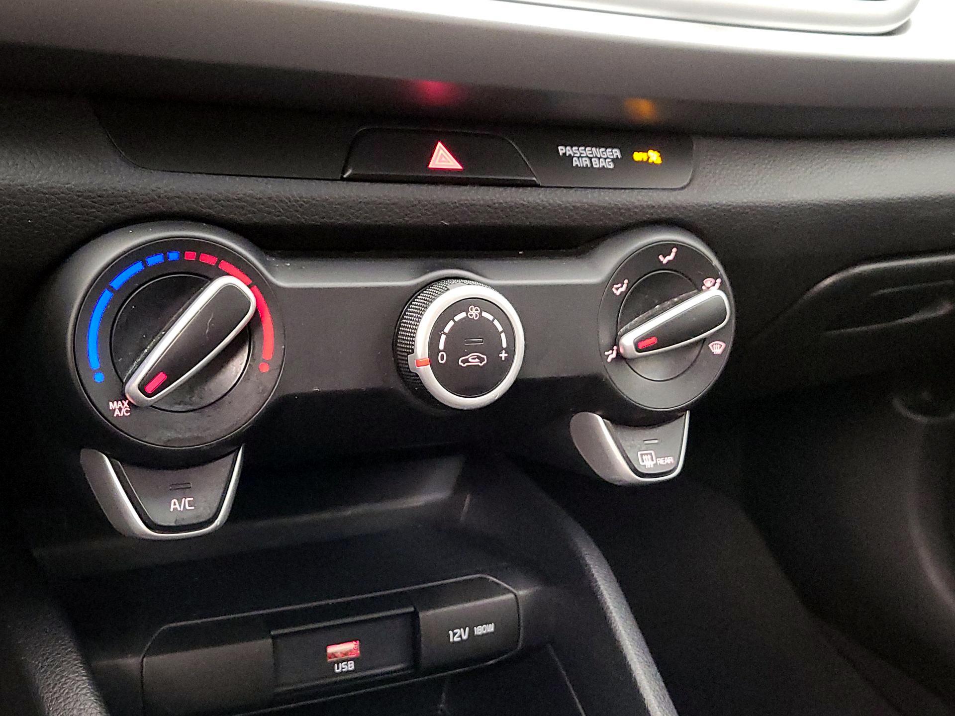 Thumbnail: 2021 Kia Rio - 16