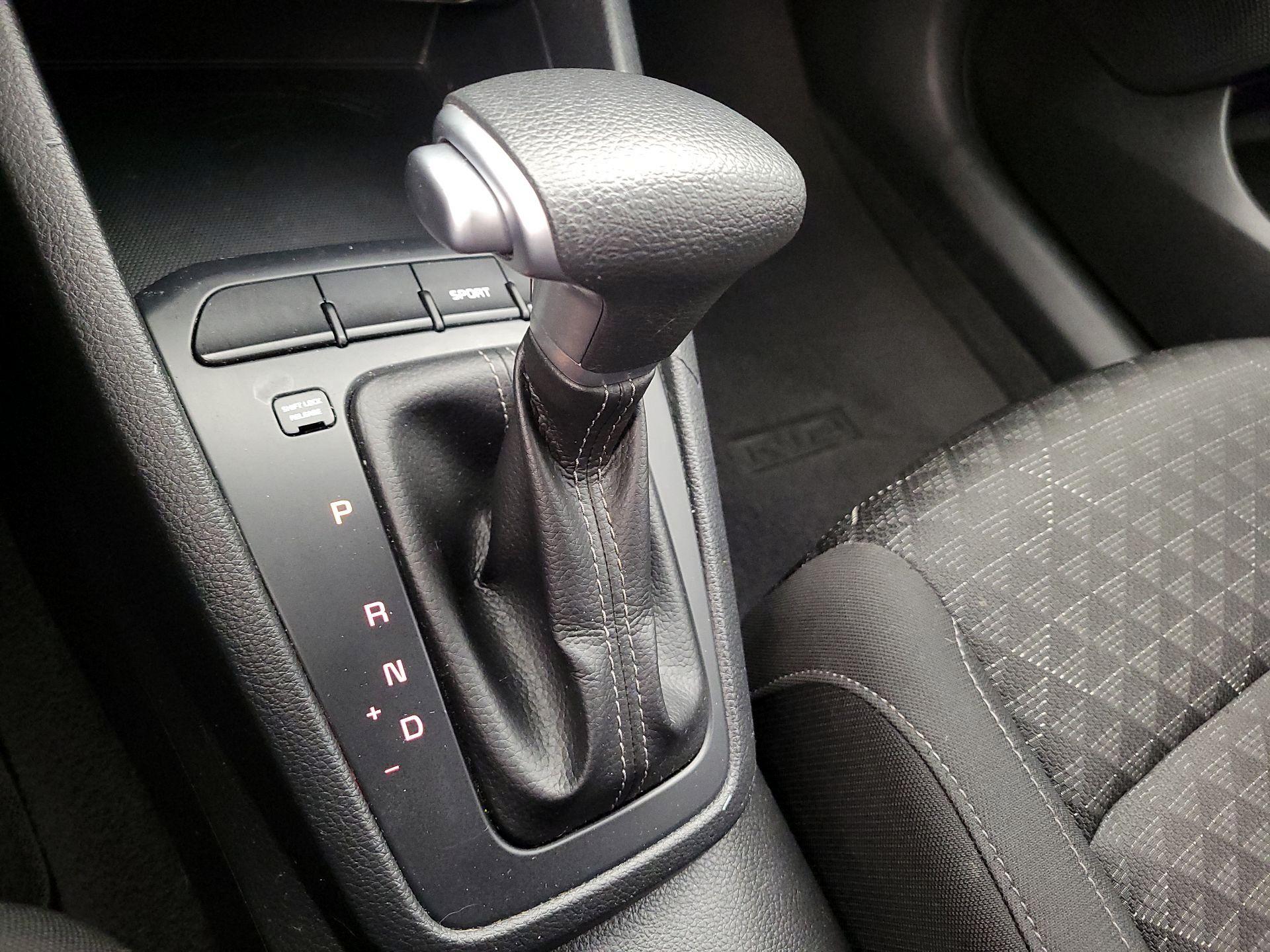 Thumbnail: 2021 Kia Rio - 17