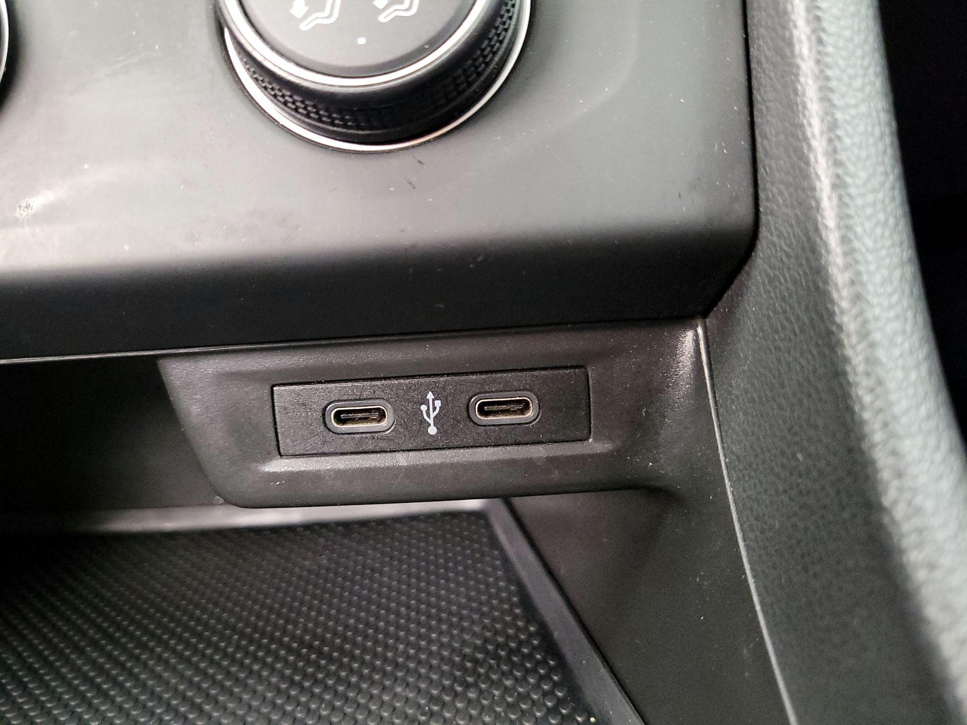 Thumbnail: 2021 Volkswagen Jetta - 18