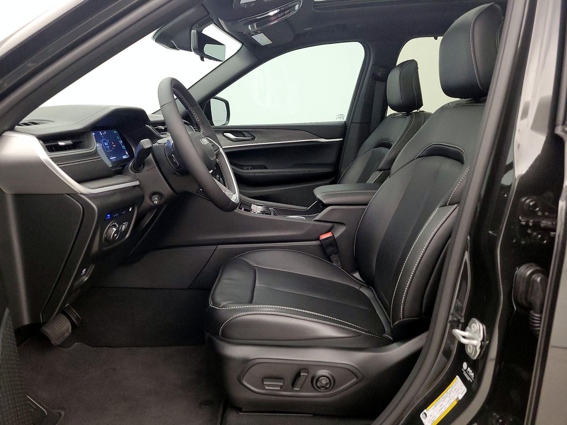 Thumbnail: 2025 Jeep Grand Cherokee - 11