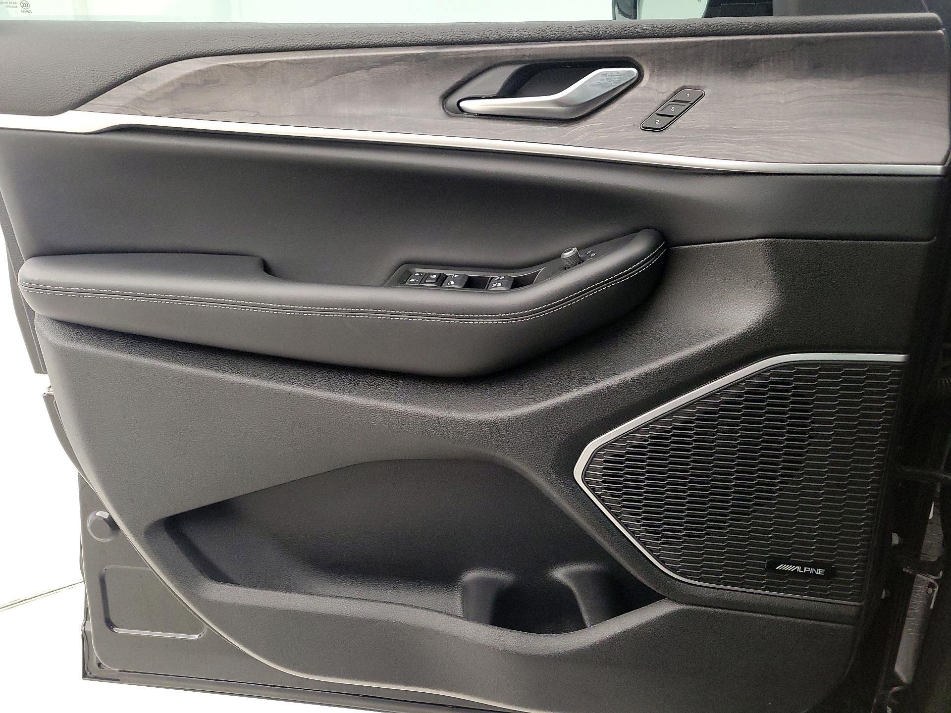 Thumbnail: 2025 Jeep Grand Cherokee - 12