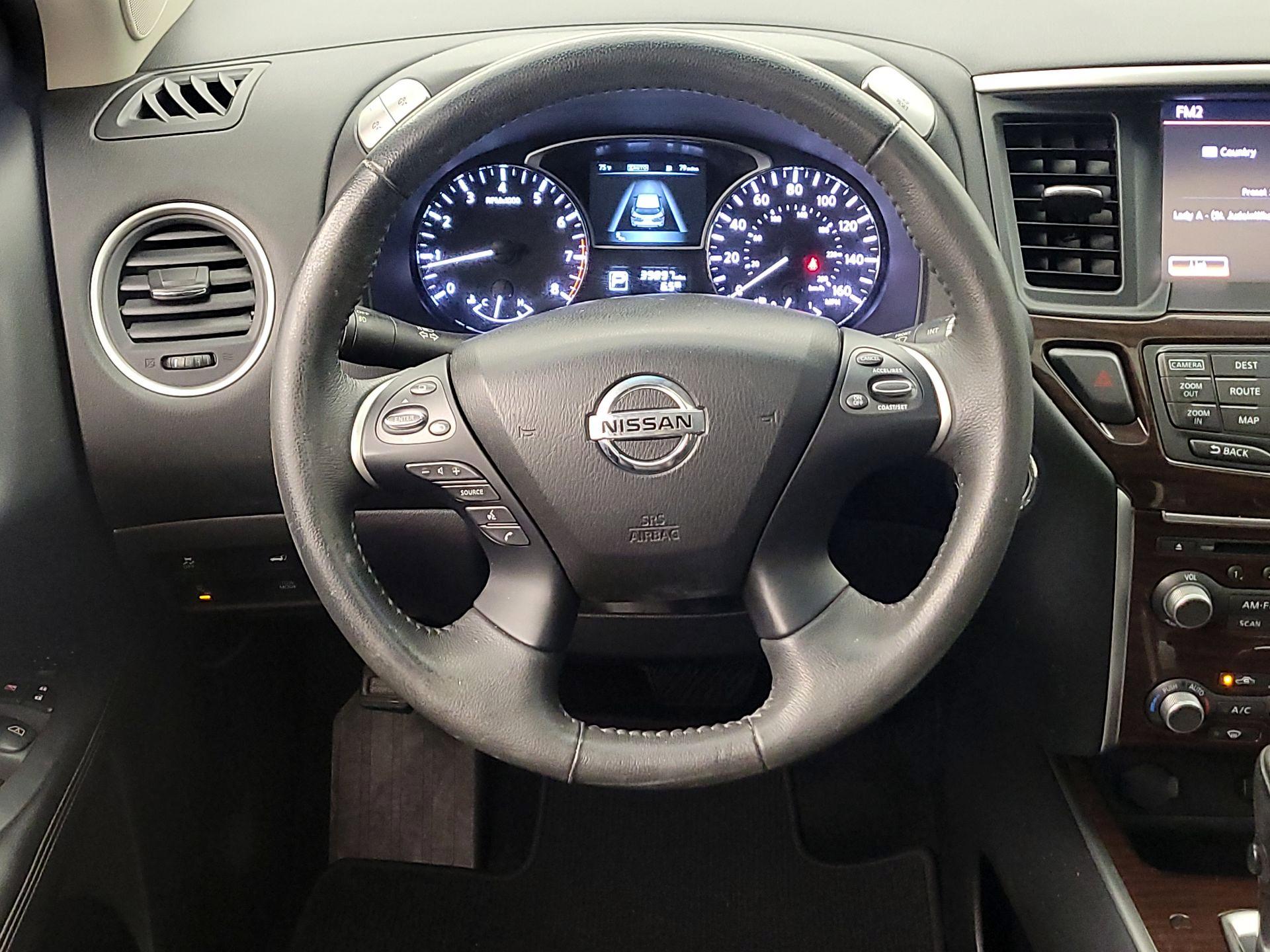 Thumbnail: 2015 Nissan Pathfinder - 10