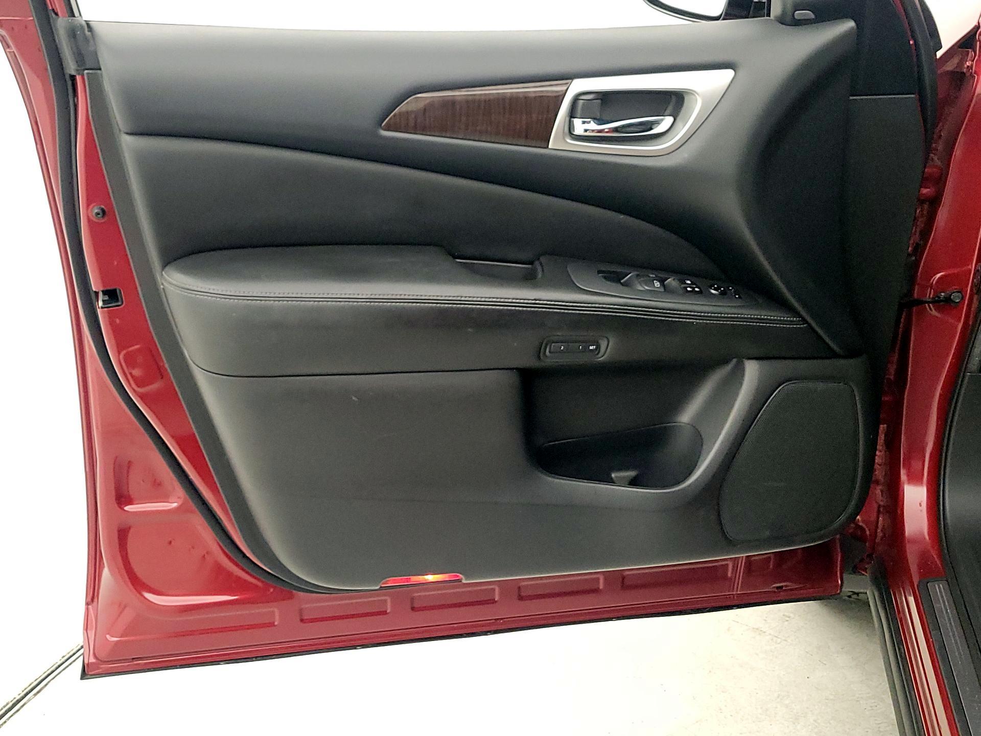 Thumbnail: 2015 Nissan Pathfinder - 12