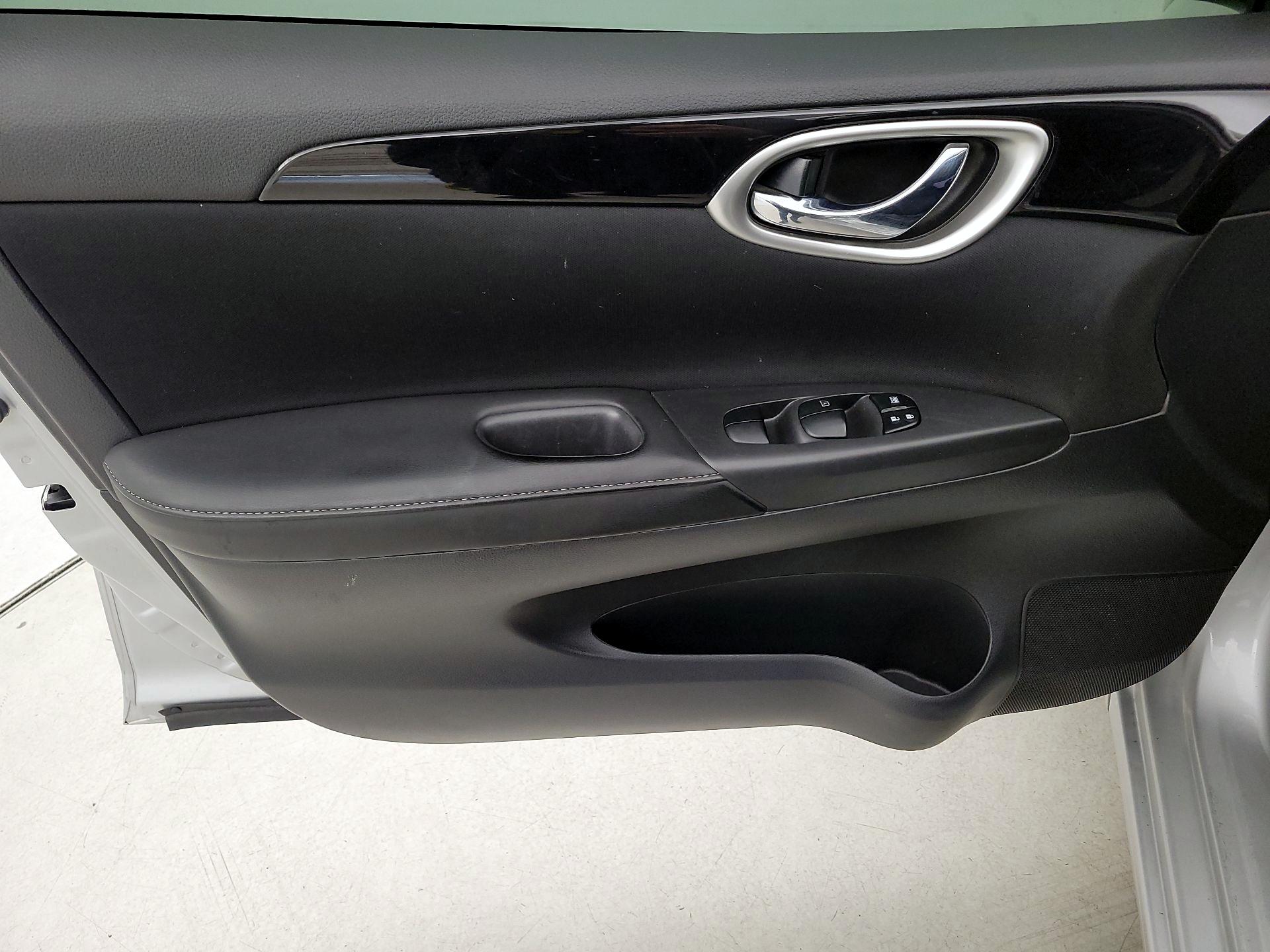 Thumbnail: 2019 Nissan Sentra - 12