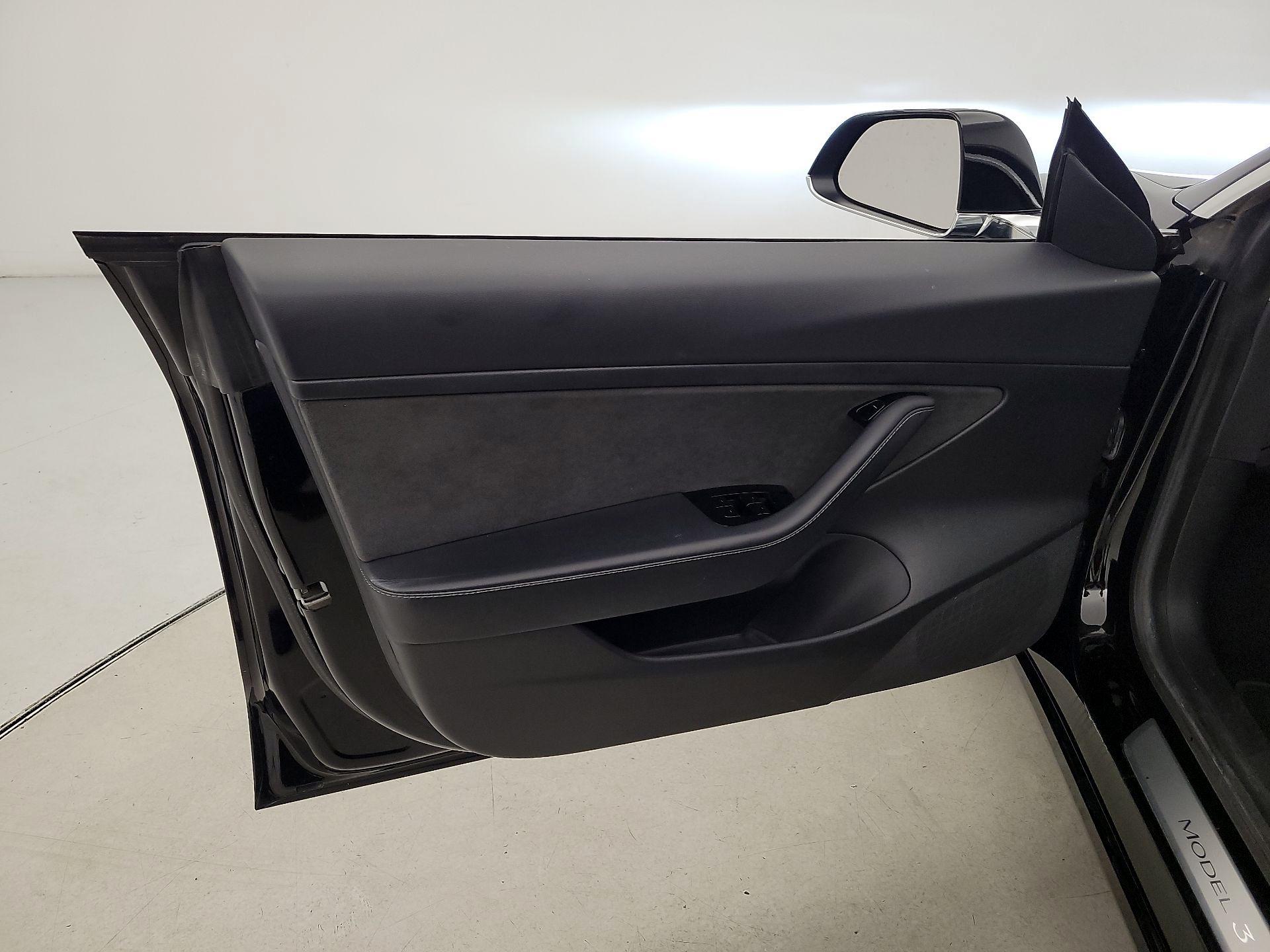 Thumbnail: 2020 Tesla Model 3 - 12