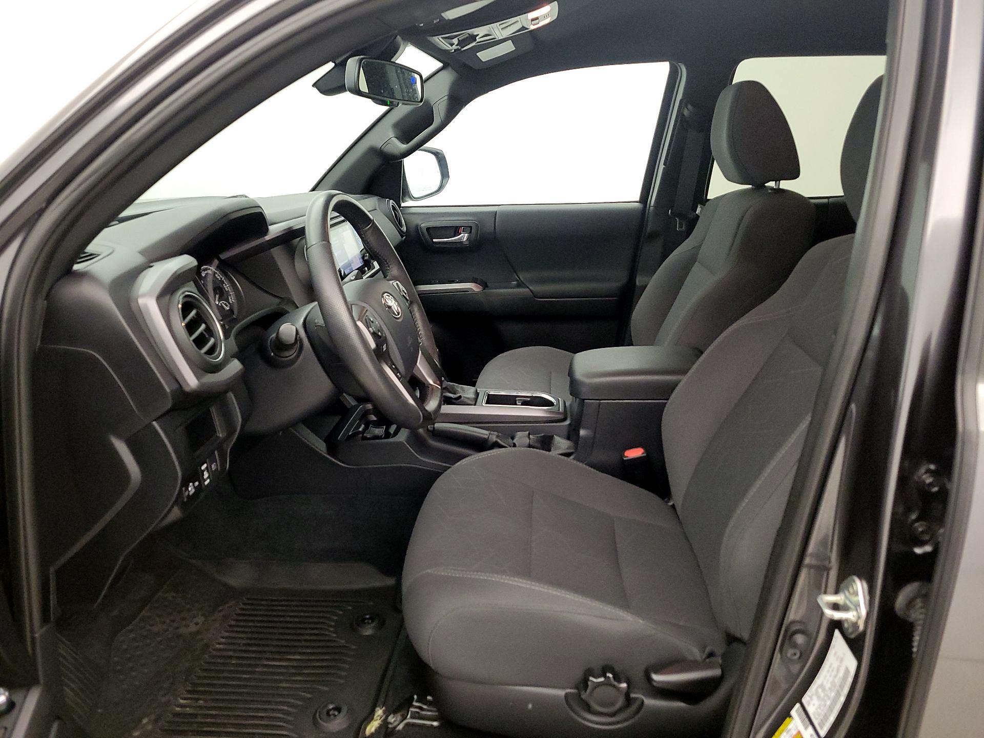 Thumbnail: 2018 Toyota Tacoma - 11