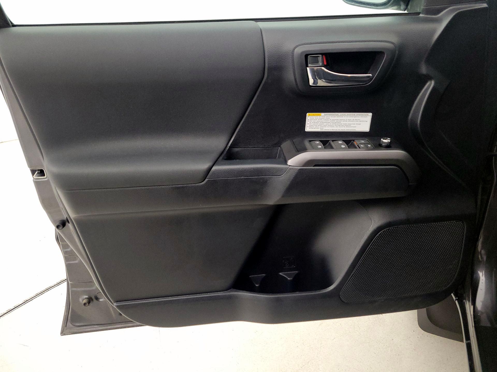 Thumbnail: 2018 Toyota Tacoma - 12