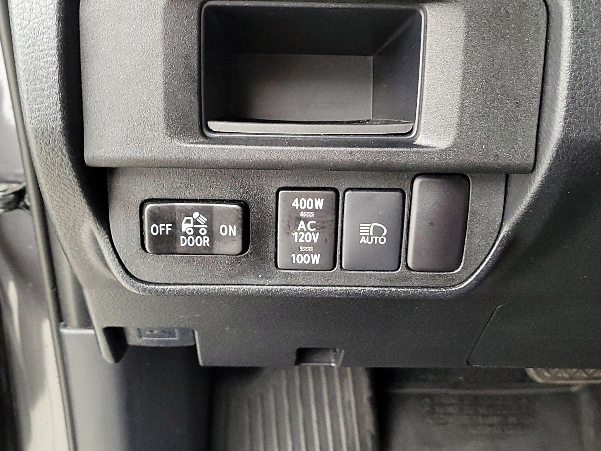 Thumbnail: 2018 Toyota Tacoma - 13