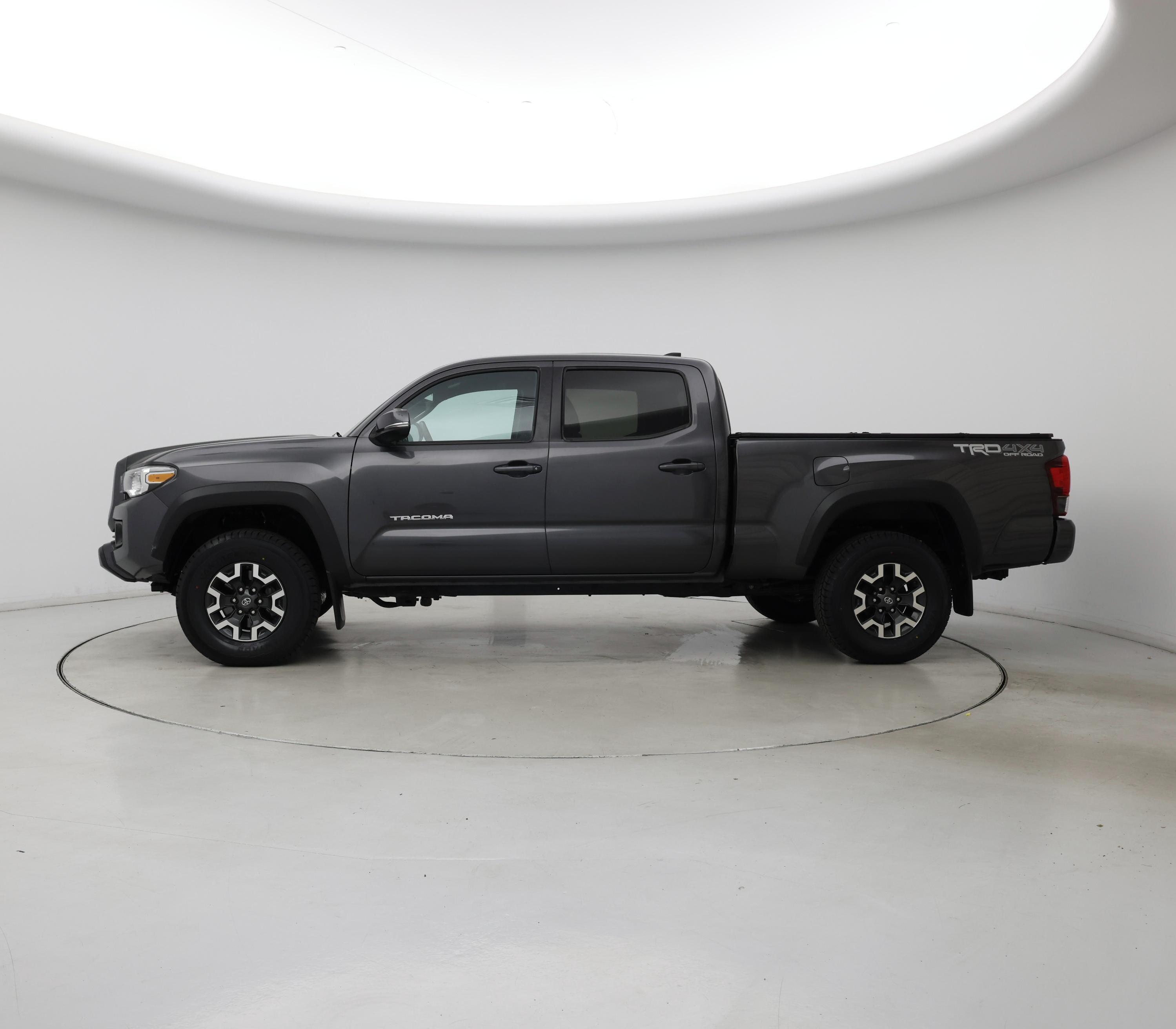 Thumbnail: 2018 Toyota Tacoma - 3
