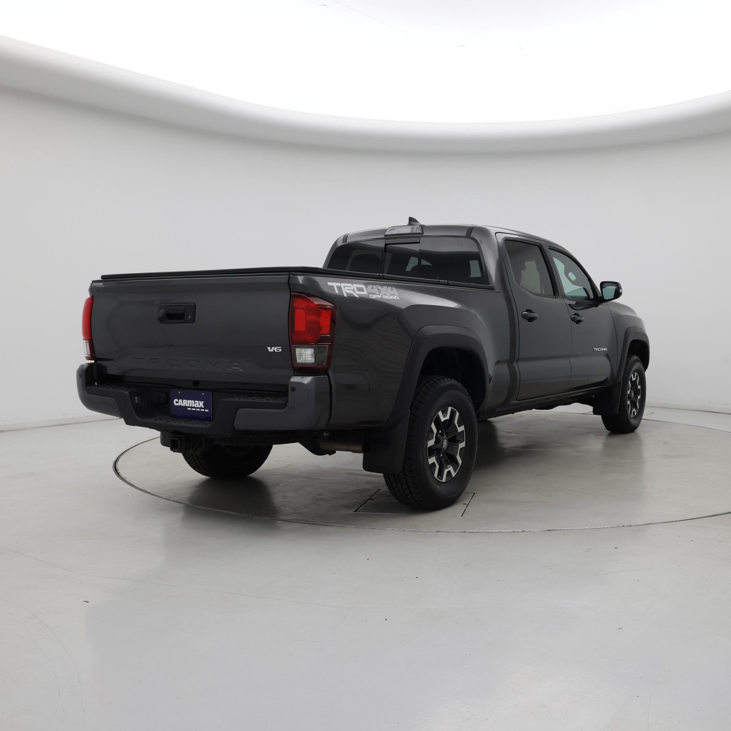 Thumbnail: 2018 Toyota Tacoma - 8