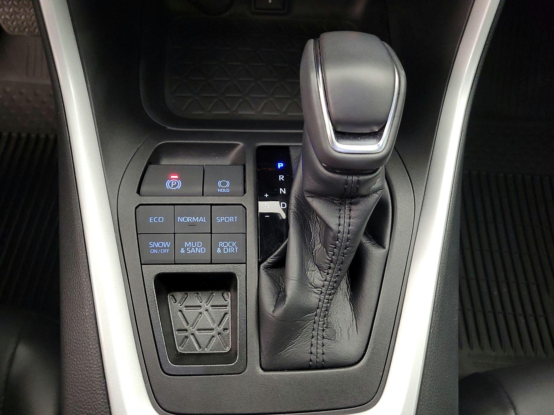 Thumbnail: 2022 Toyota RAV4 - 17