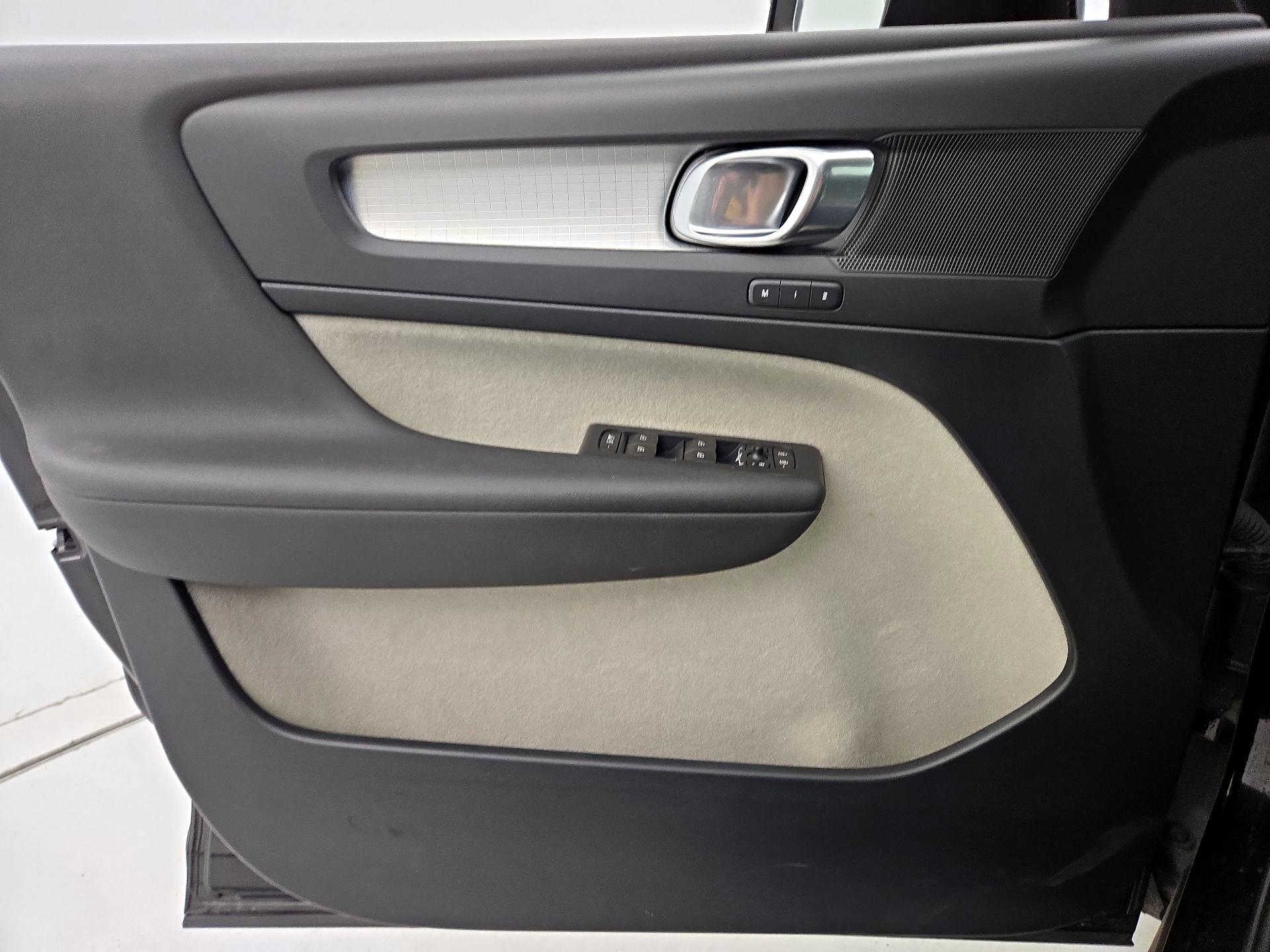 Thumbnail: 2019 Volvo XC40 - 12