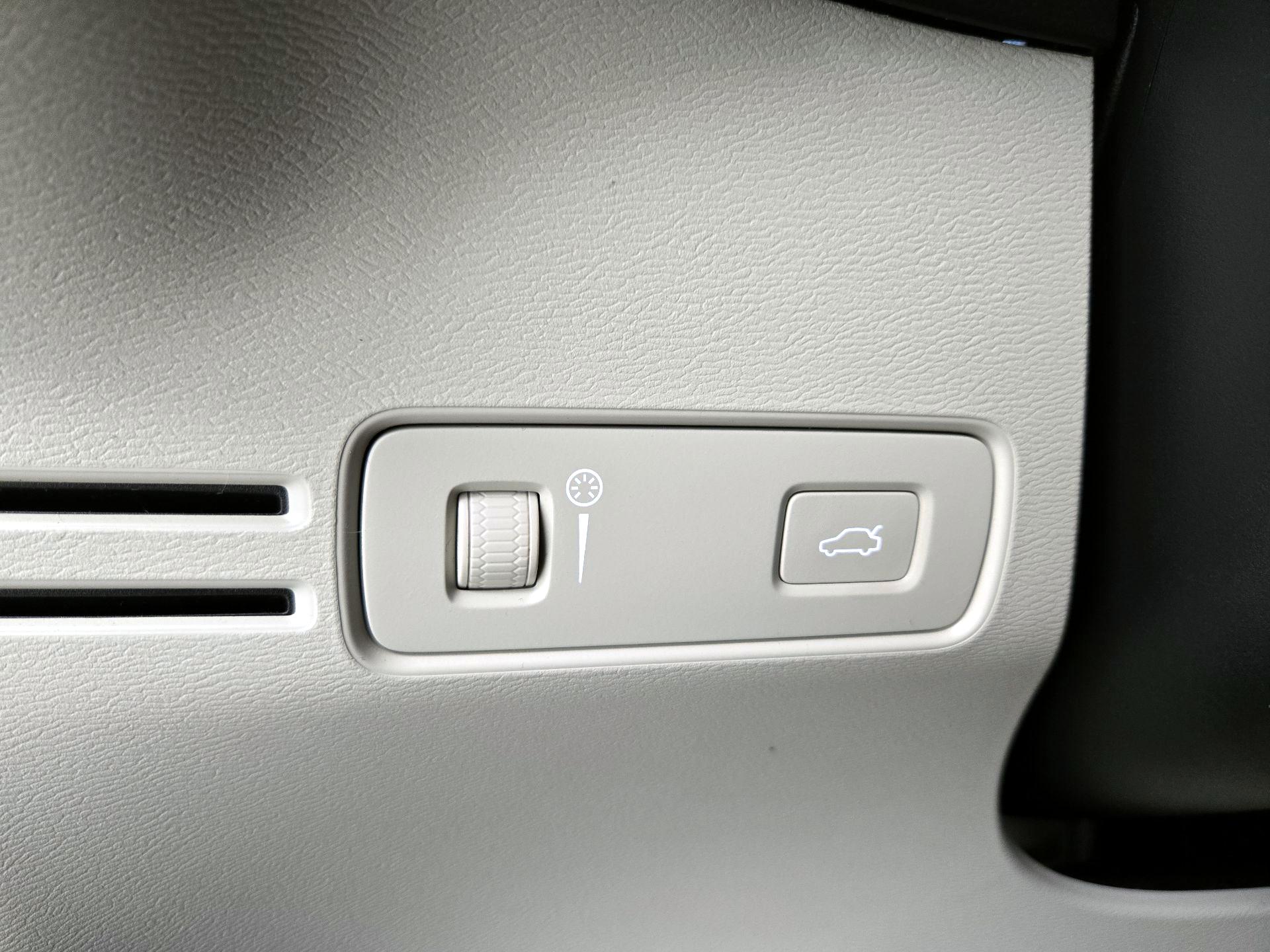 Thumbnail: 2019 Volvo XC40 - 13