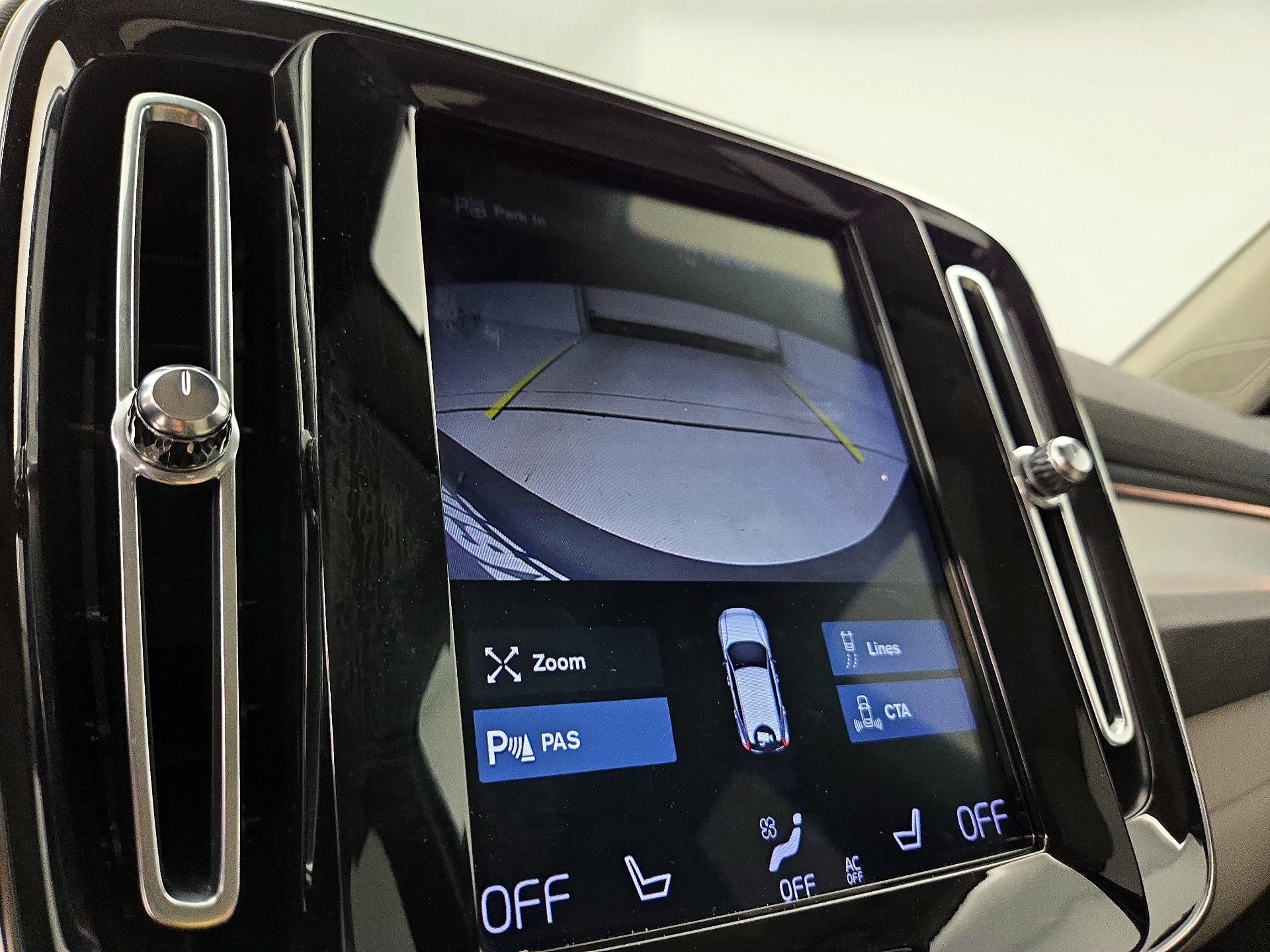 Thumbnail: 2019 Volvo XC40 - 14