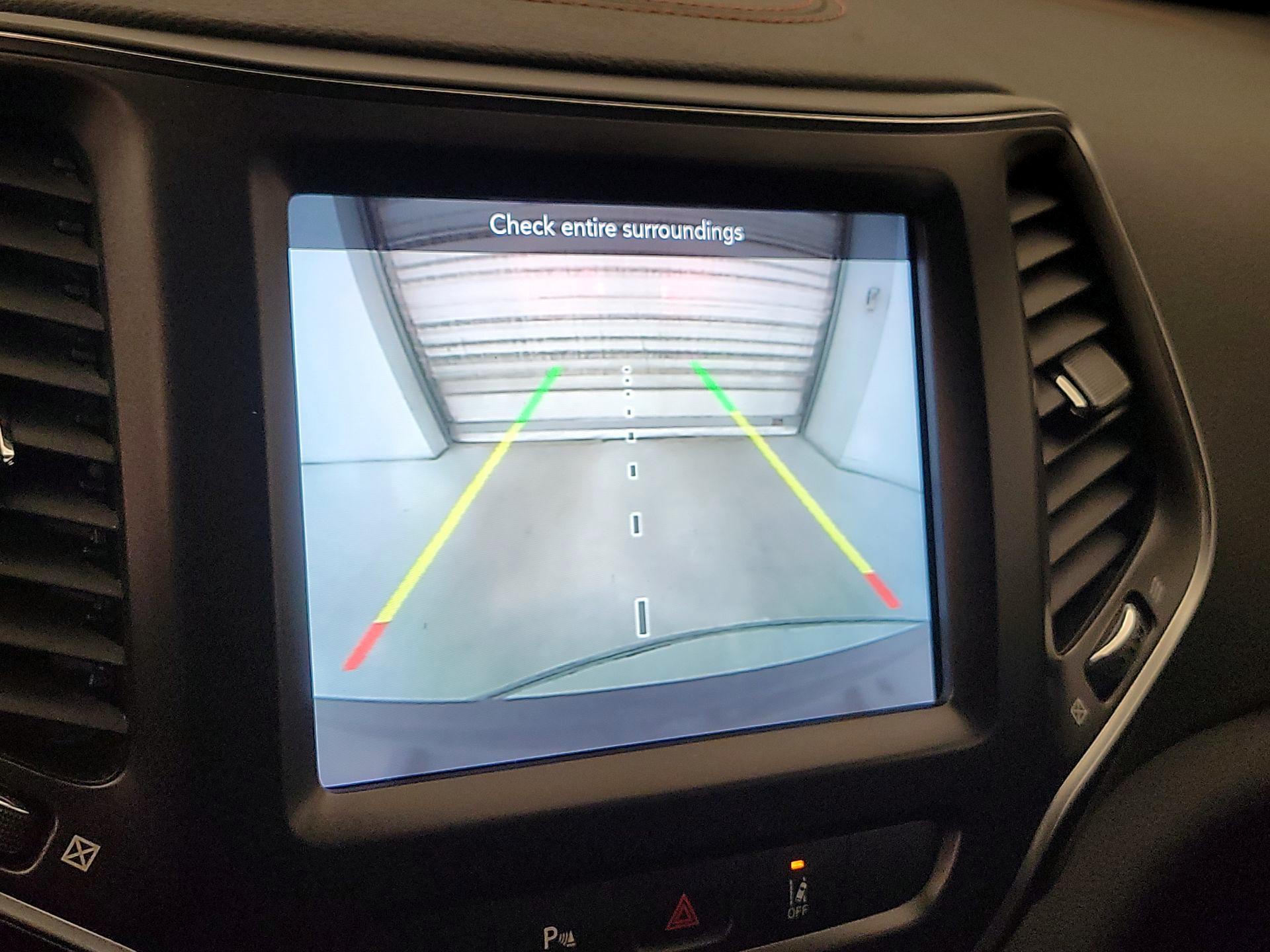 Thumbnail: 2021 Jeep Cherokee - 14