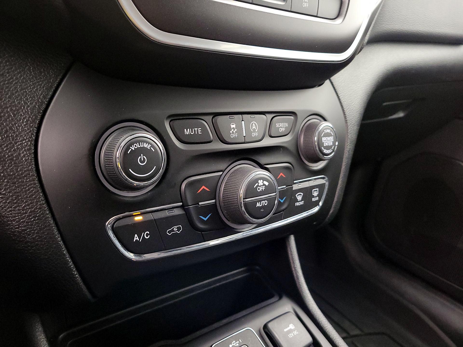 Thumbnail: 2021 Jeep Cherokee - 16