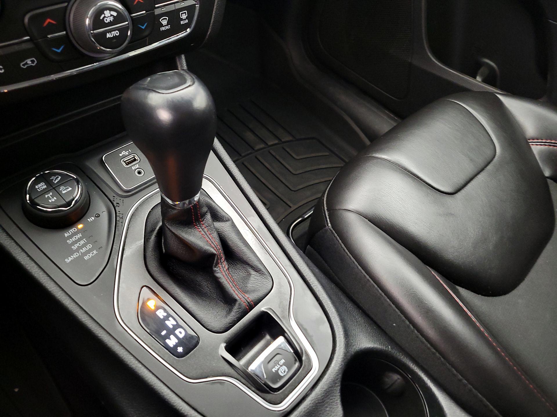 Thumbnail: 2021 Jeep Cherokee - 17