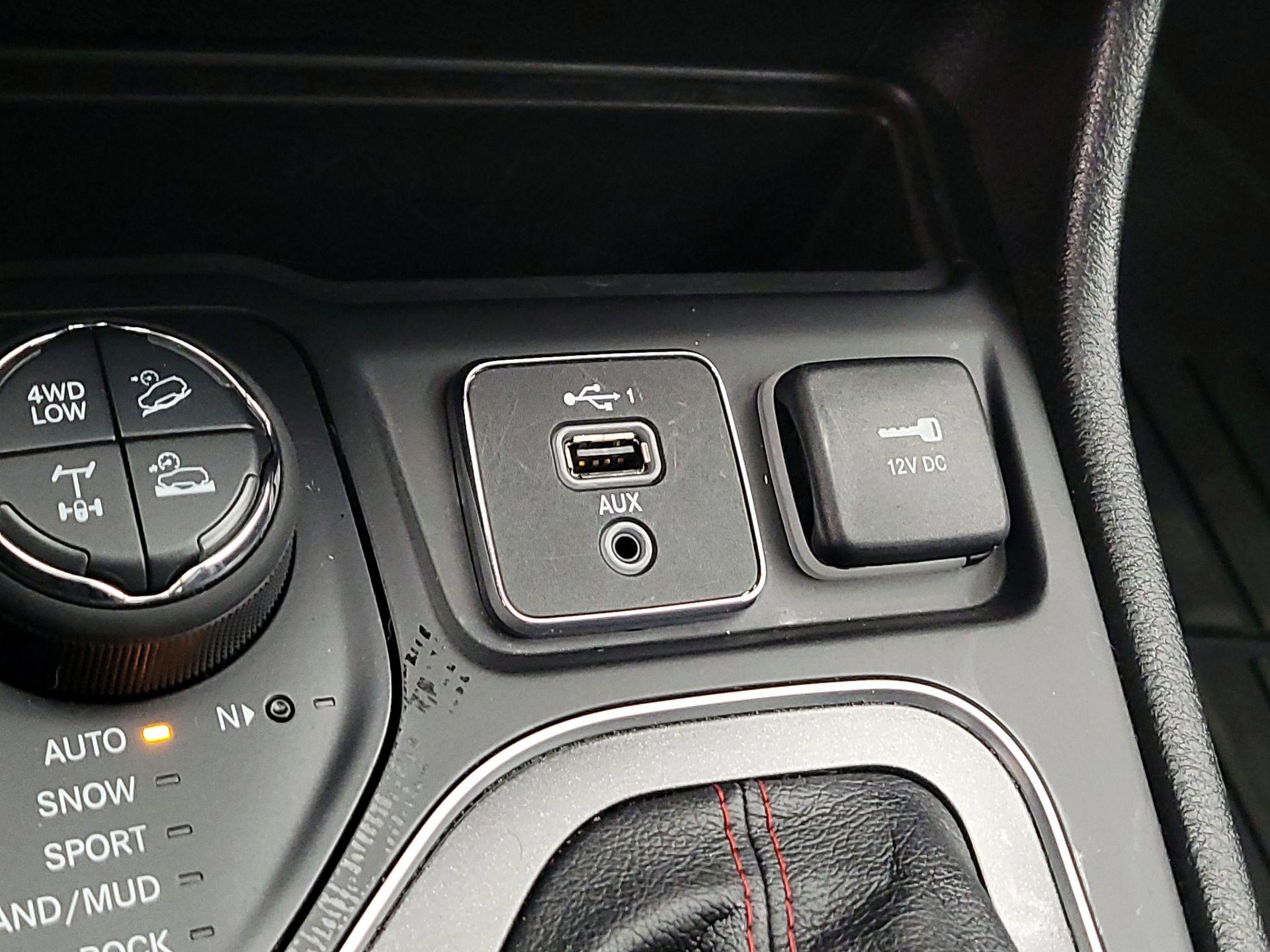 Thumbnail: 2021 Jeep Cherokee - 18