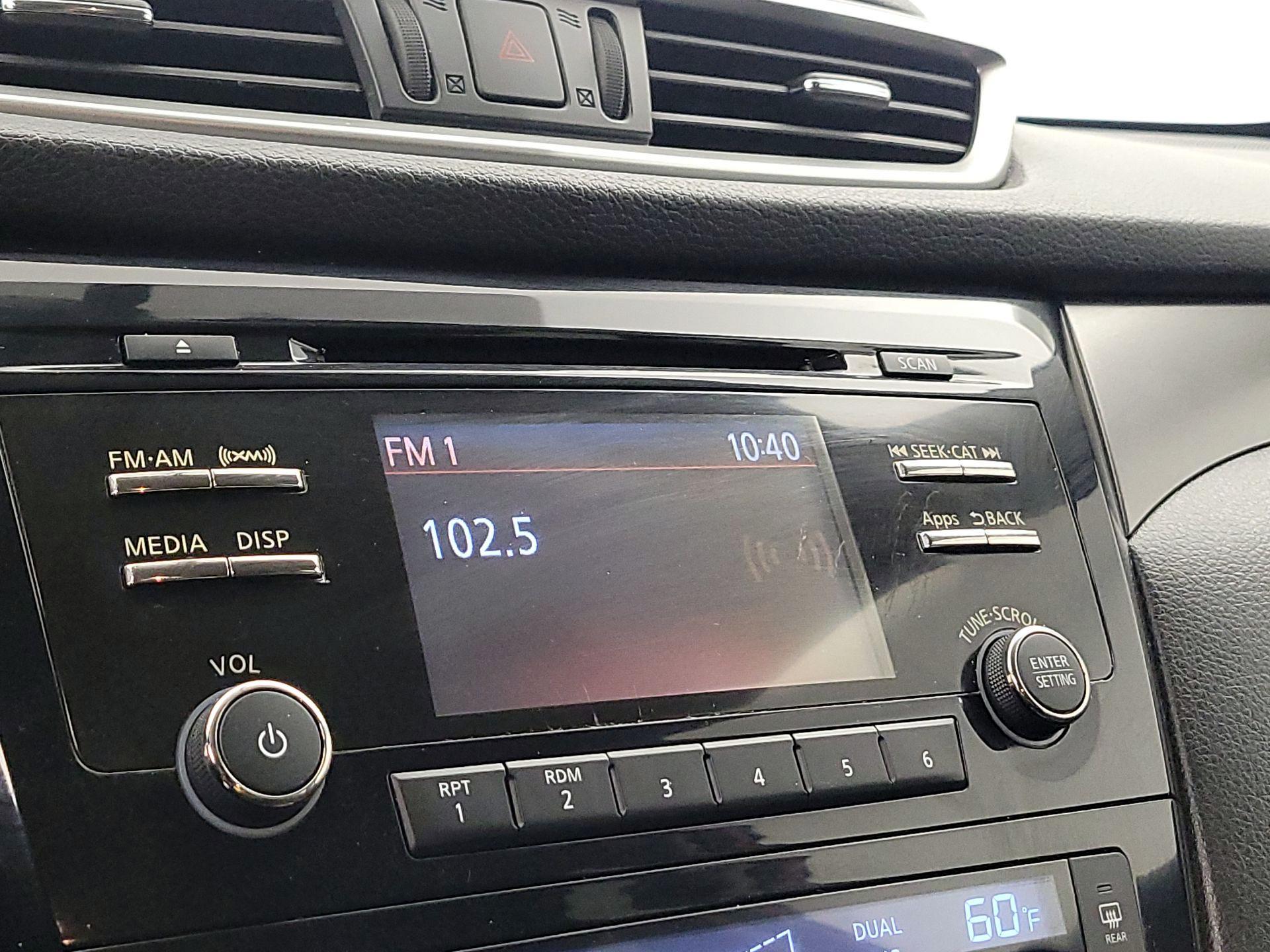 Thumbnail: 2016 Nissan Rogue - 15