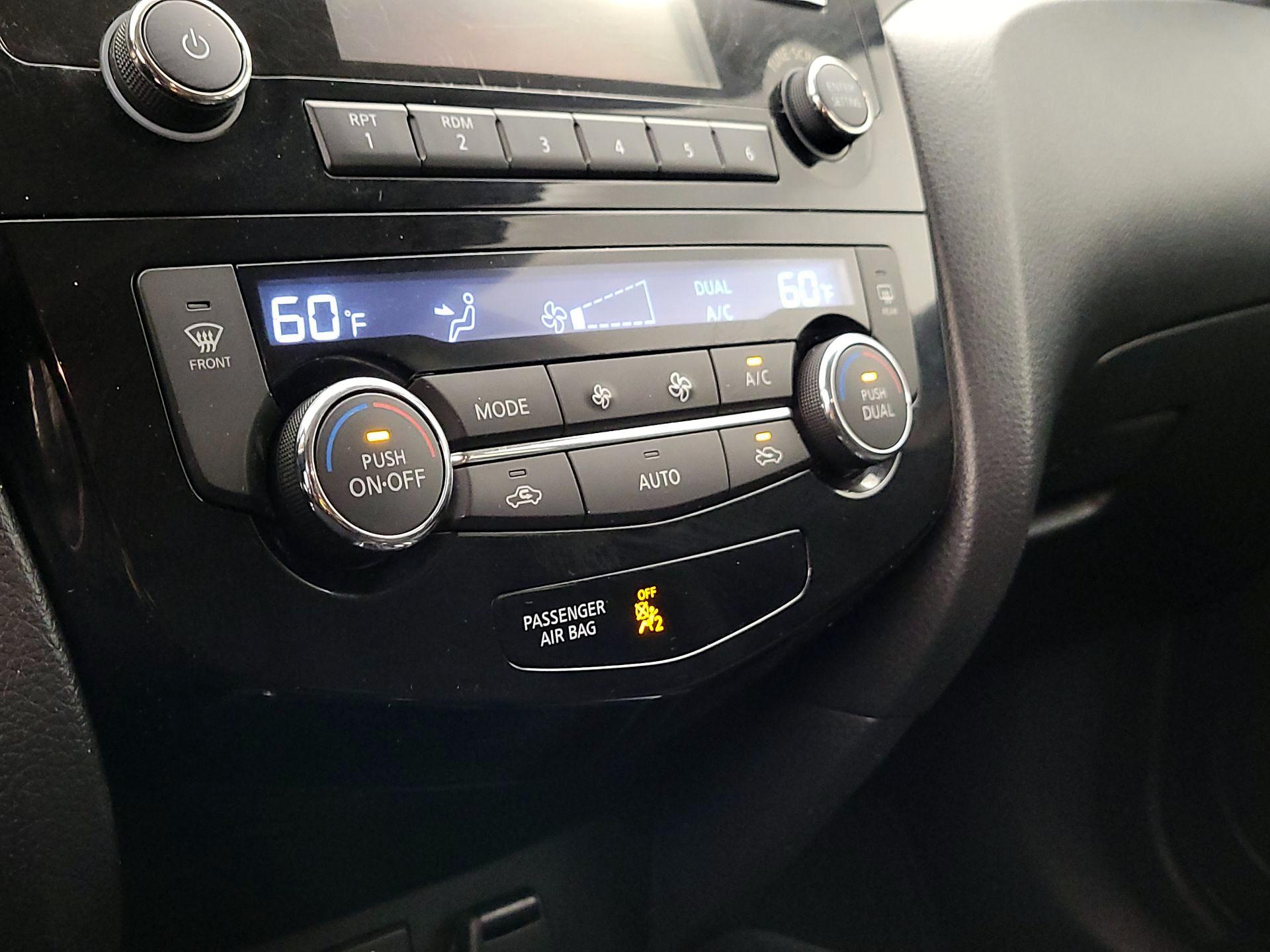 Thumbnail: 2016 Nissan Rogue - 16