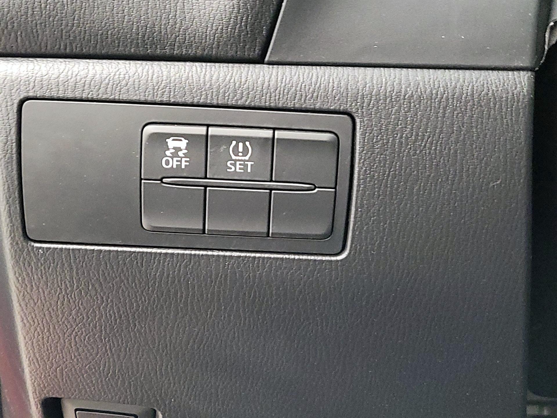 Thumbnail: 2014 Mazda Mazda3 - 13