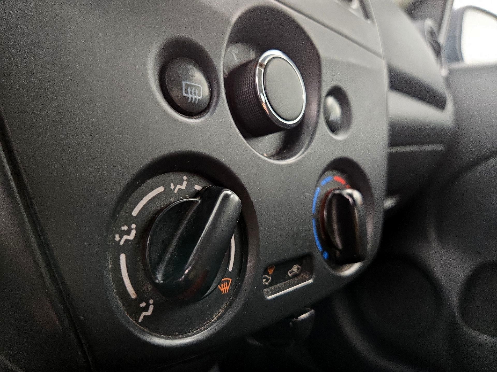 Thumbnail: 2016 Nissan Versa - 15