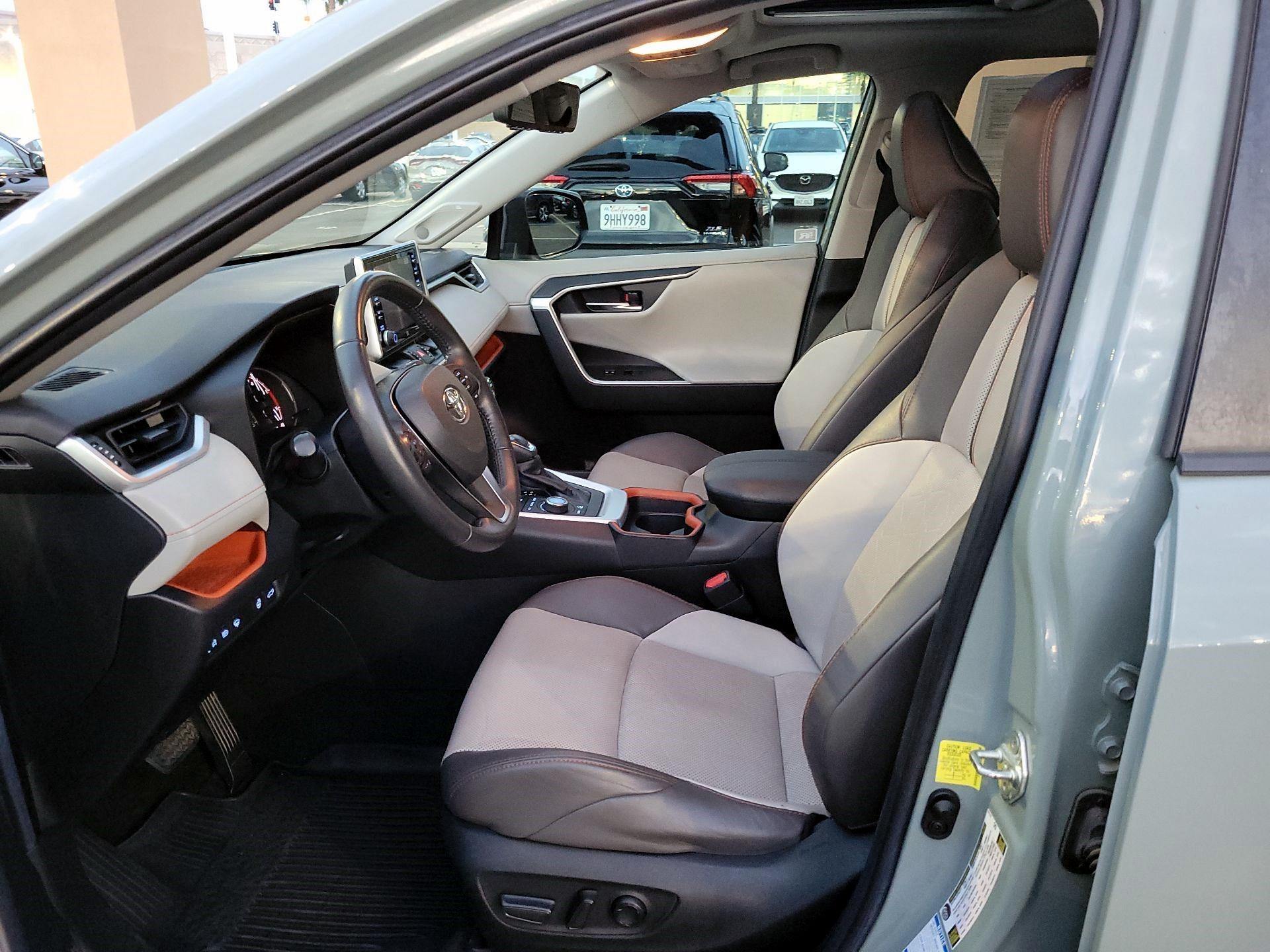 Thumbnail: 2019 Toyota RAV4 - 9