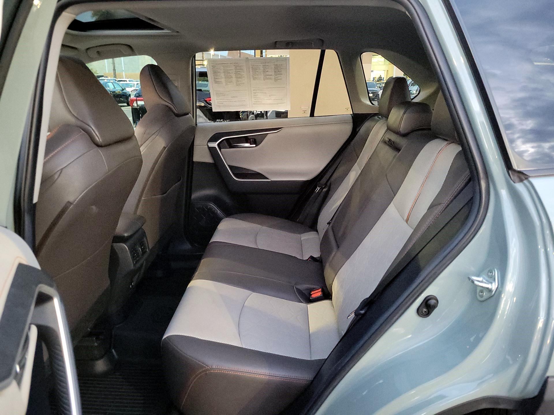 Thumbnail: 2019 Toyota RAV4 - 19