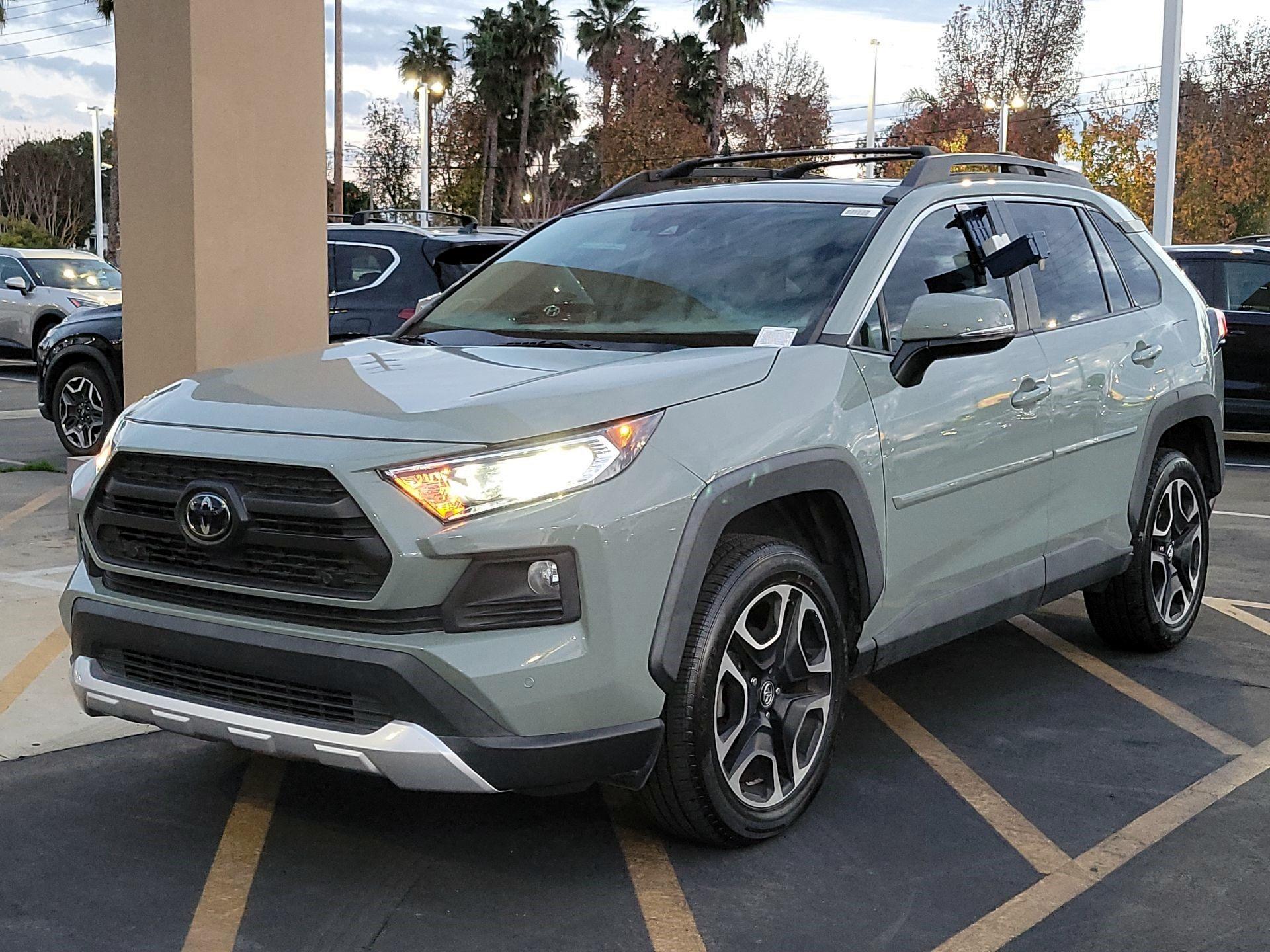 Thumbnail: 2019 Toyota RAV4 - 3