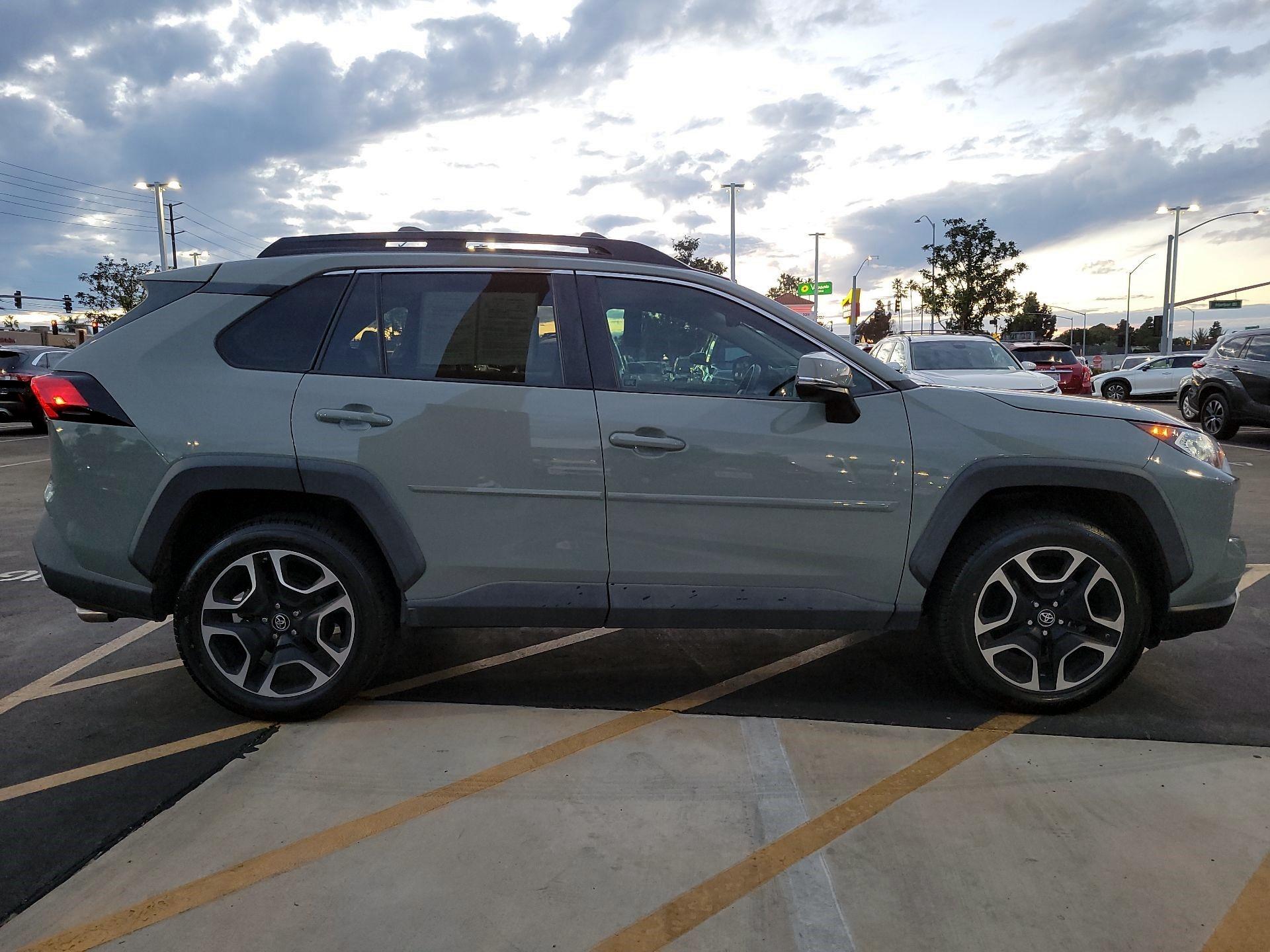 Thumbnail: 2019 Toyota RAV4 - 4