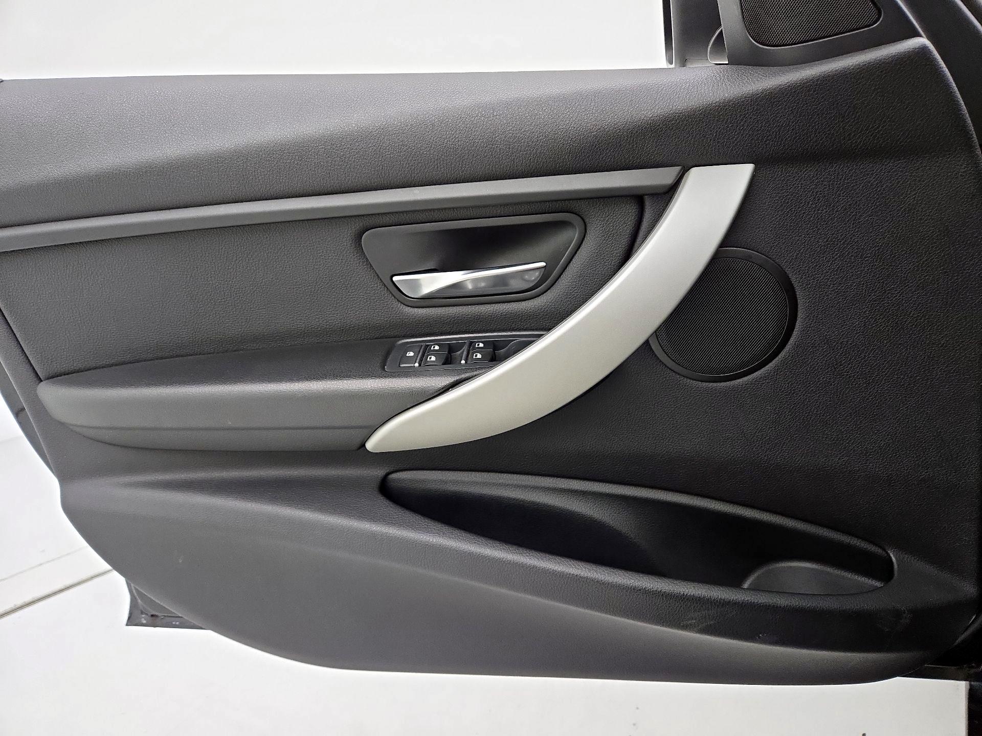 Thumbnail: 2016 BMW 3 Series - 12