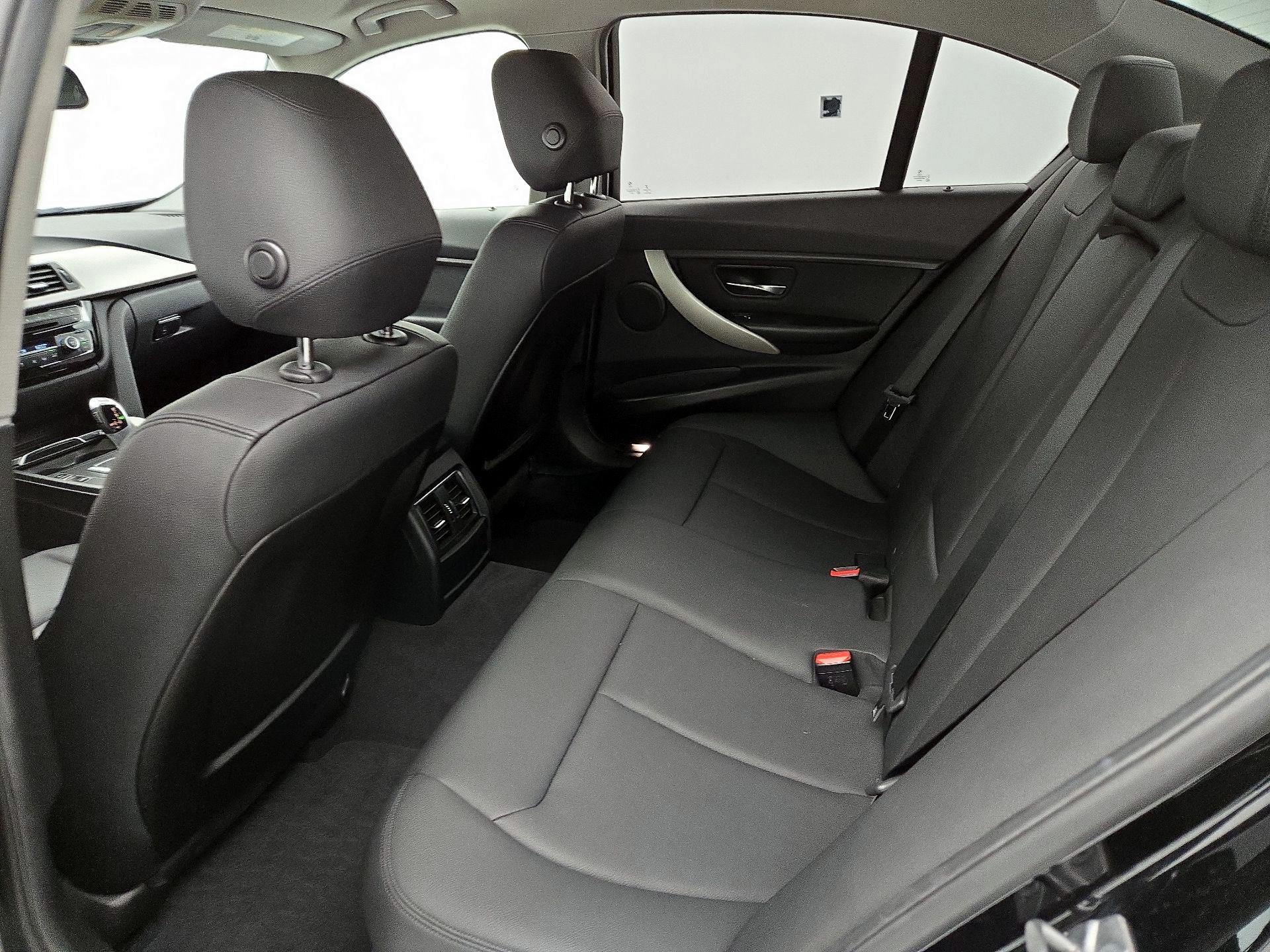 Thumbnail: 2016 BMW 3 Series - 18