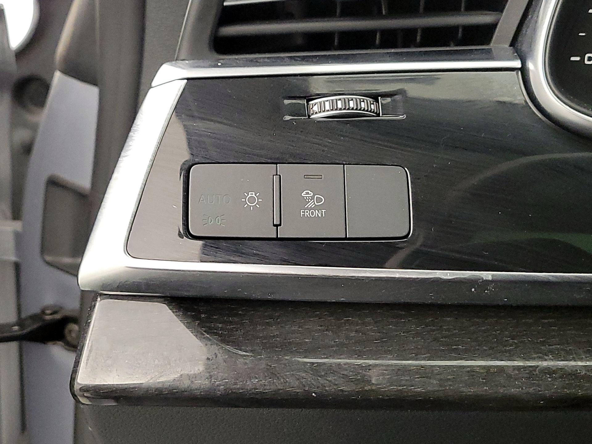 Thumbnail: 2021 Audi Q8 - 13