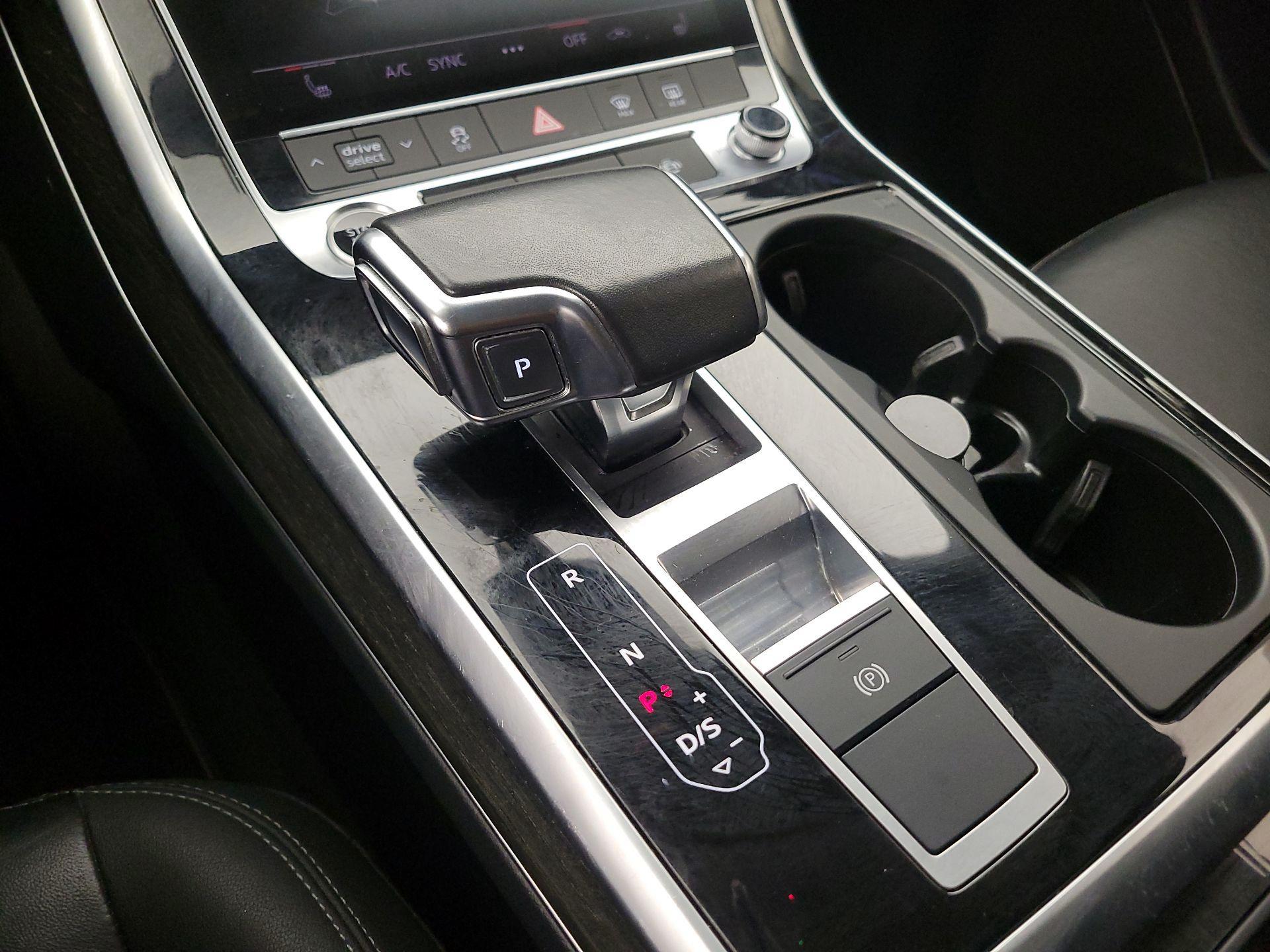 Thumbnail: 2021 Audi Q8 - 18