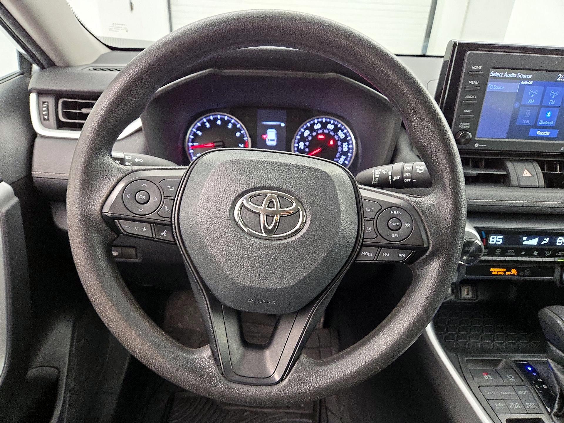 Thumbnail: 2022 Toyota RAV4 - 10