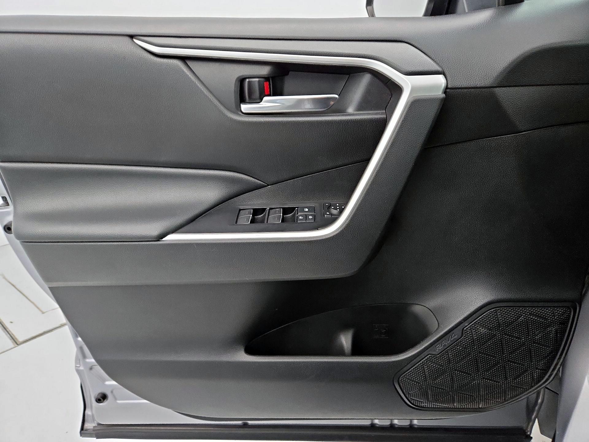 Thumbnail: 2022 Toyota RAV4 - 12