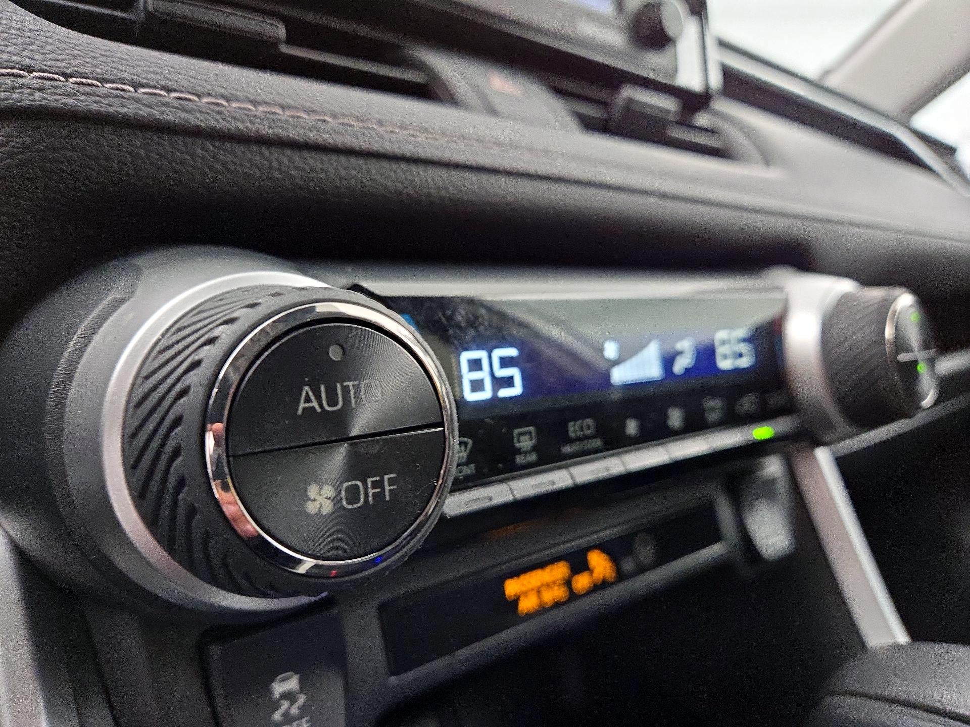 Thumbnail: 2022 Toyota RAV4 - 16