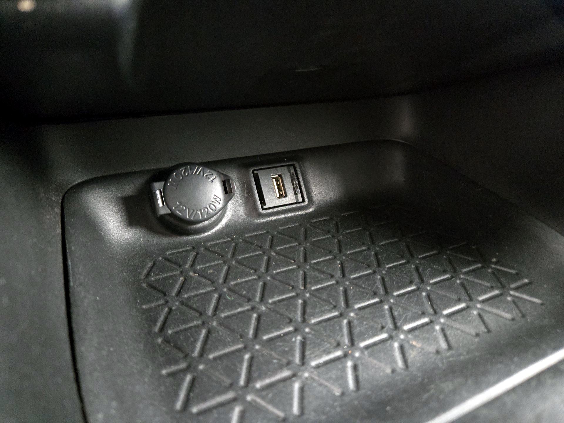 Thumbnail: 2022 Toyota RAV4 - 18