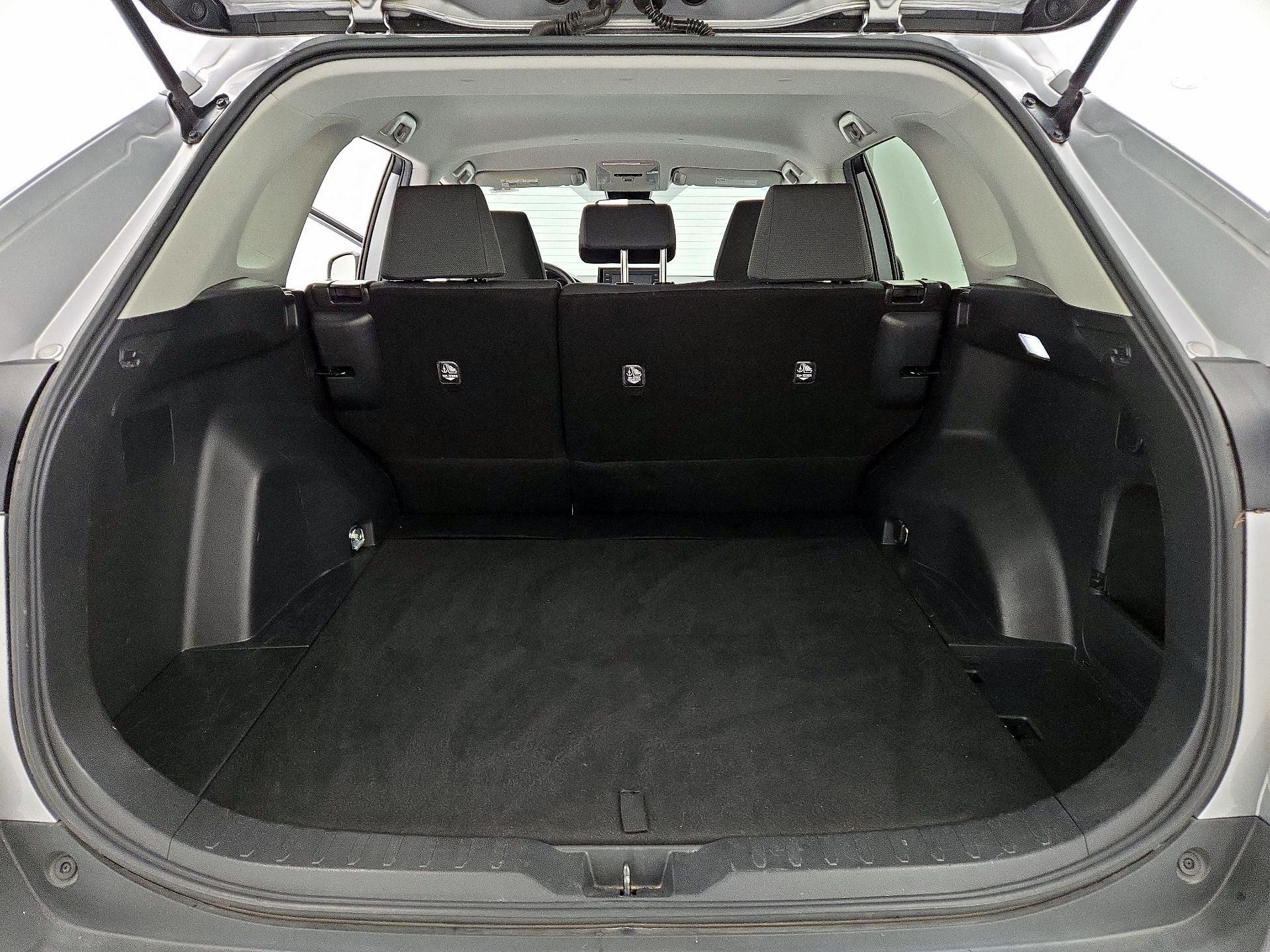 Thumbnail: 2022 Toyota RAV4 - 20