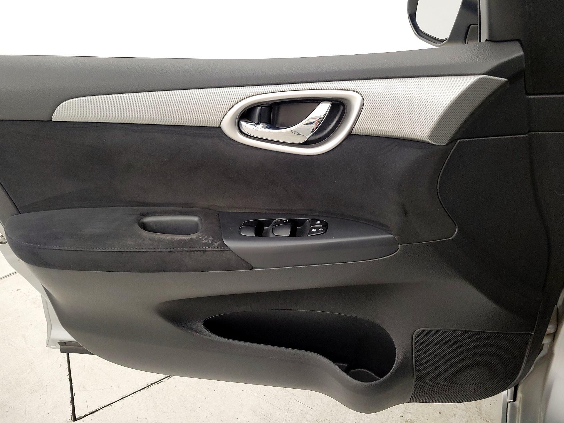 Thumbnail: 2015 Nissan Sentra - 12