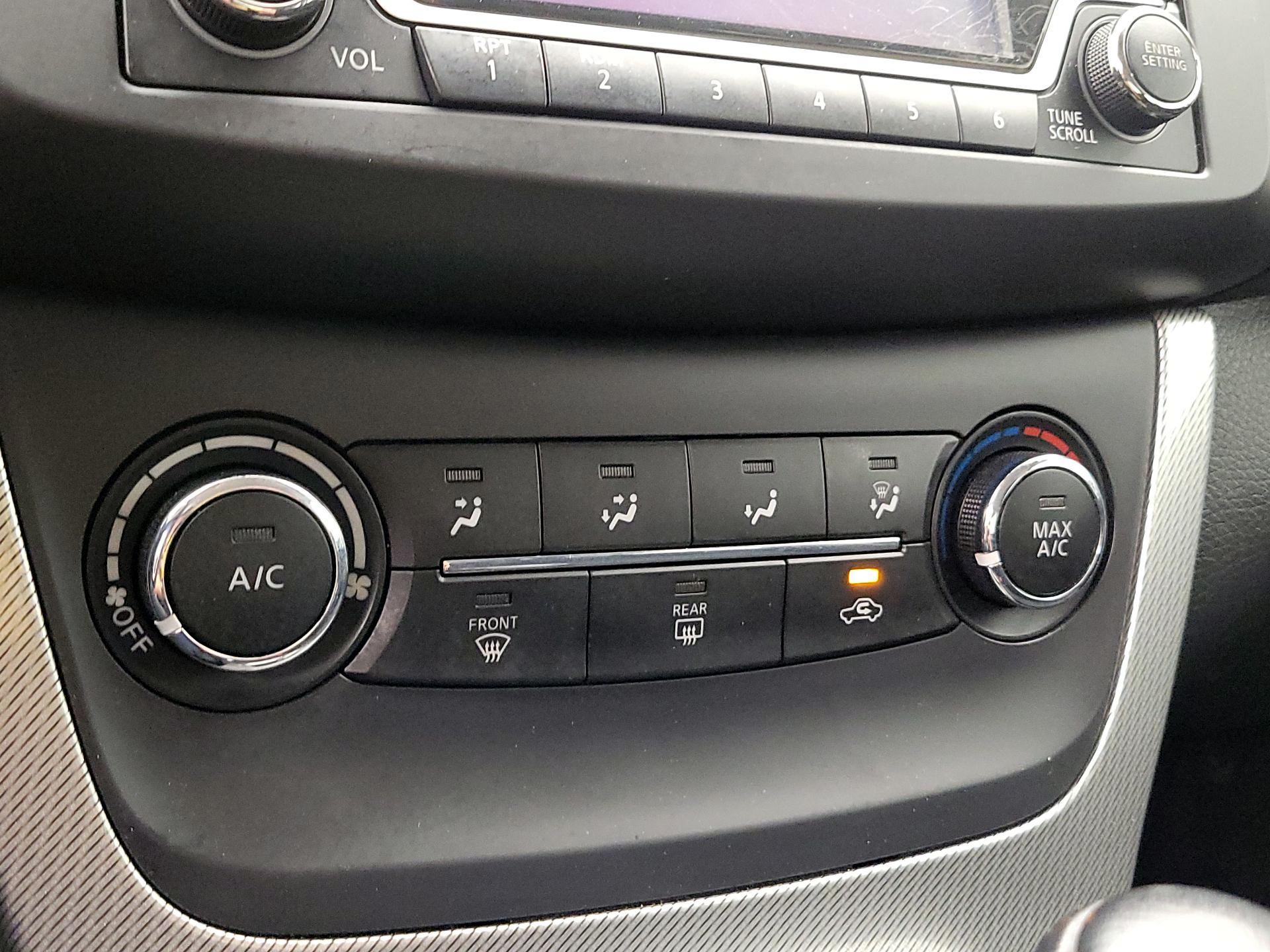 Thumbnail: 2015 Nissan Sentra - 16