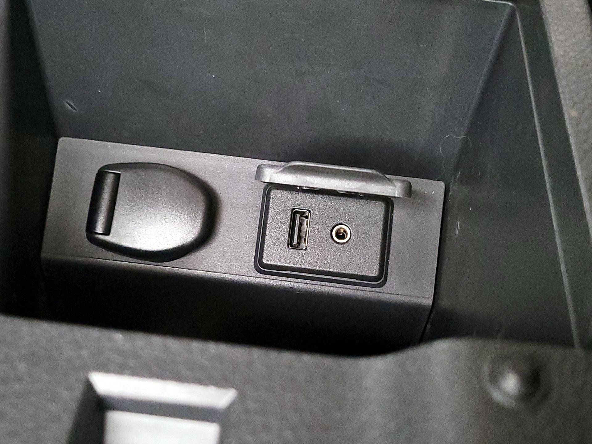 Thumbnail: 2015 Nissan Sentra - 18