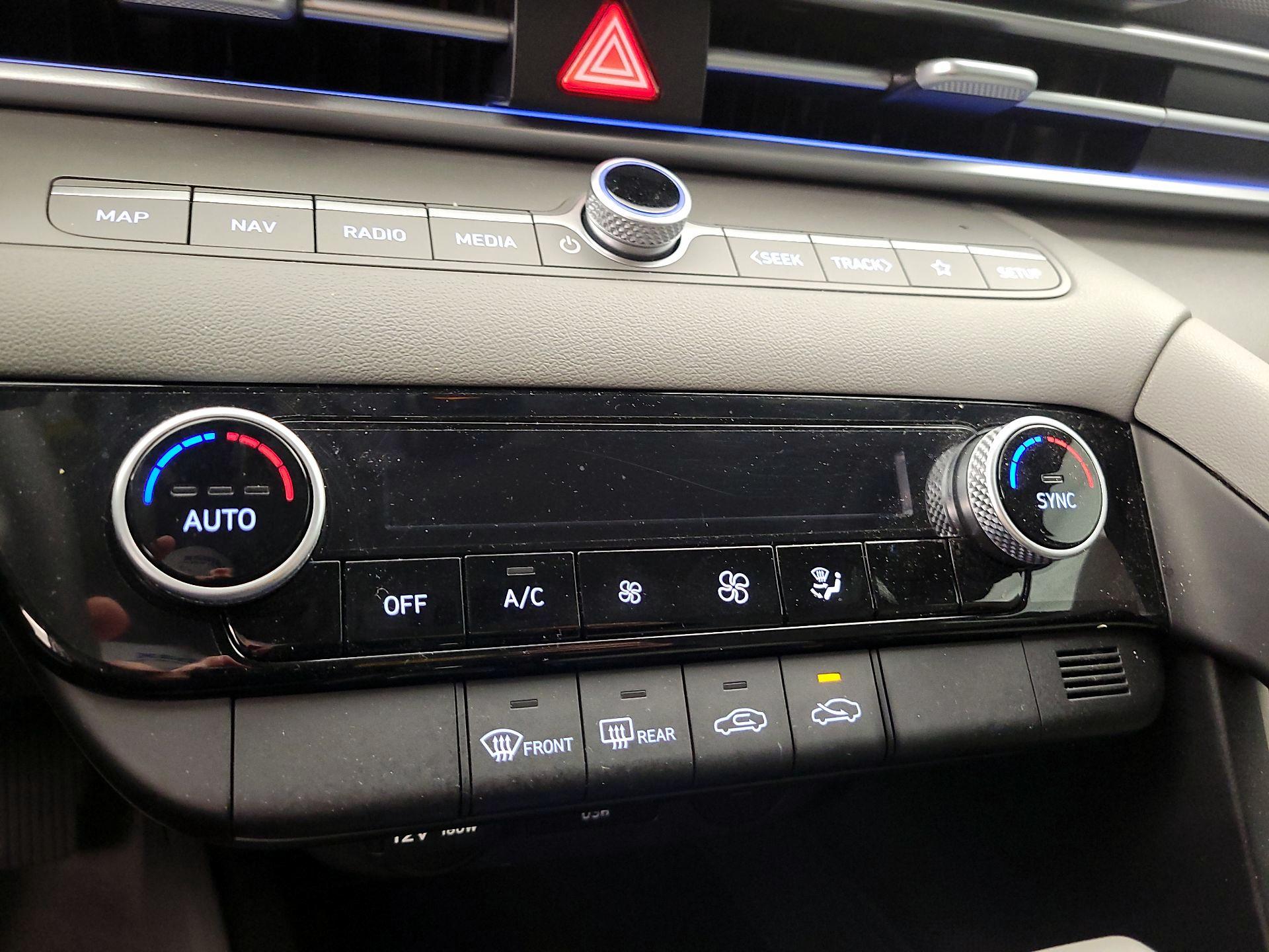 Thumbnail: 2024 Hyundai Elantra - 17