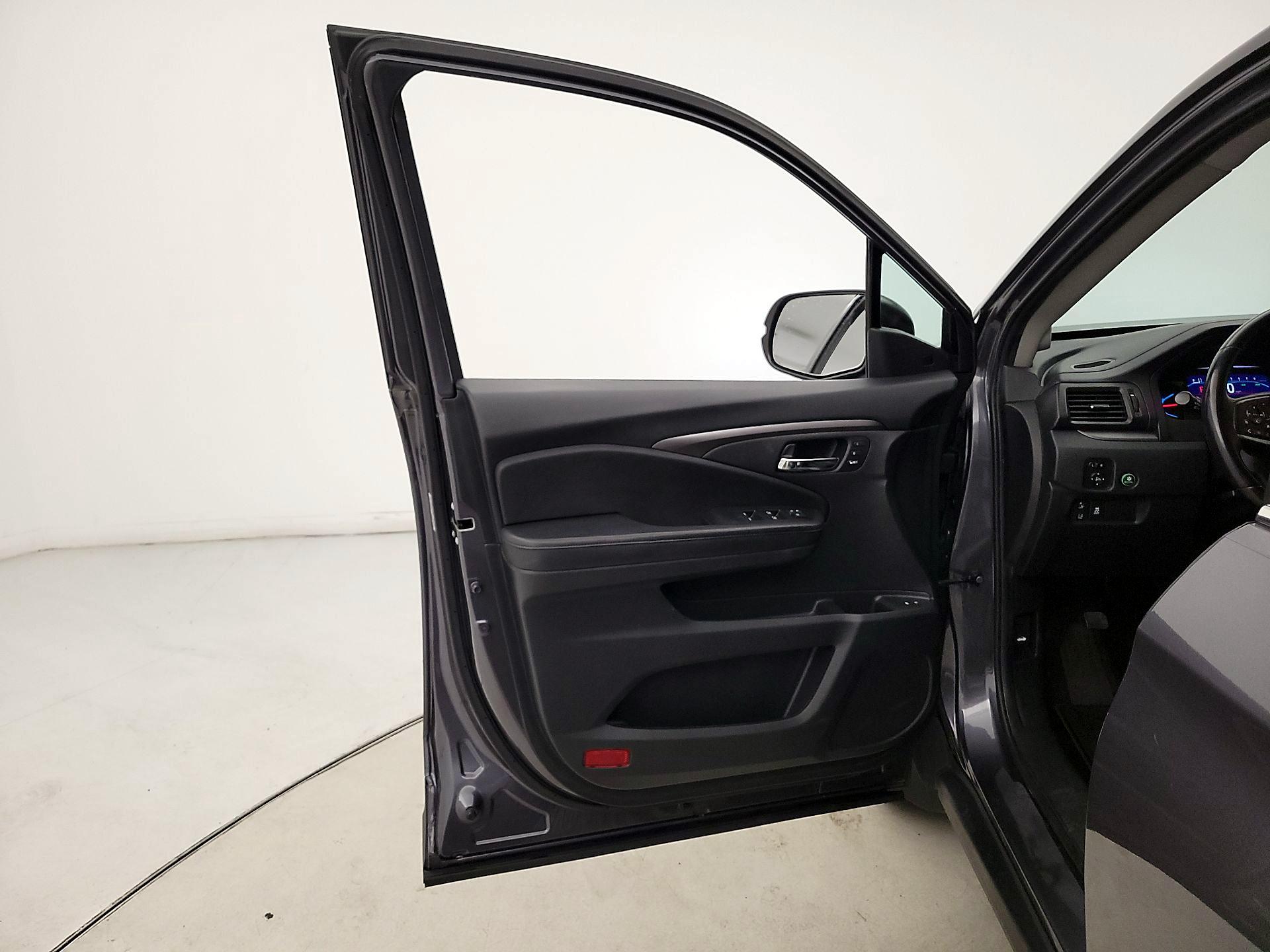 Thumbnail: 2019 Honda Pilot - 12